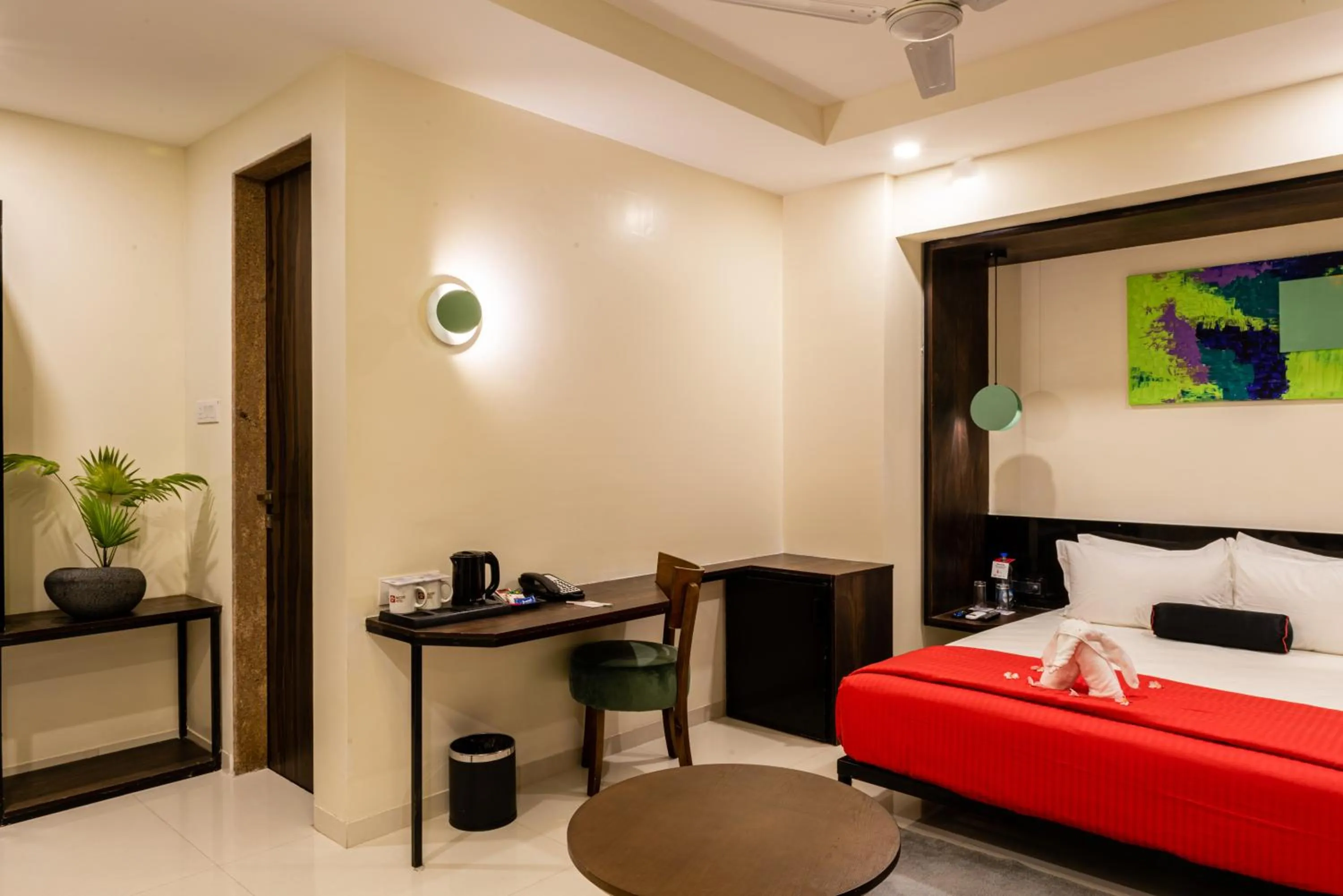 Seating area, Bed in Little Mastiff Moshi by OTHPL