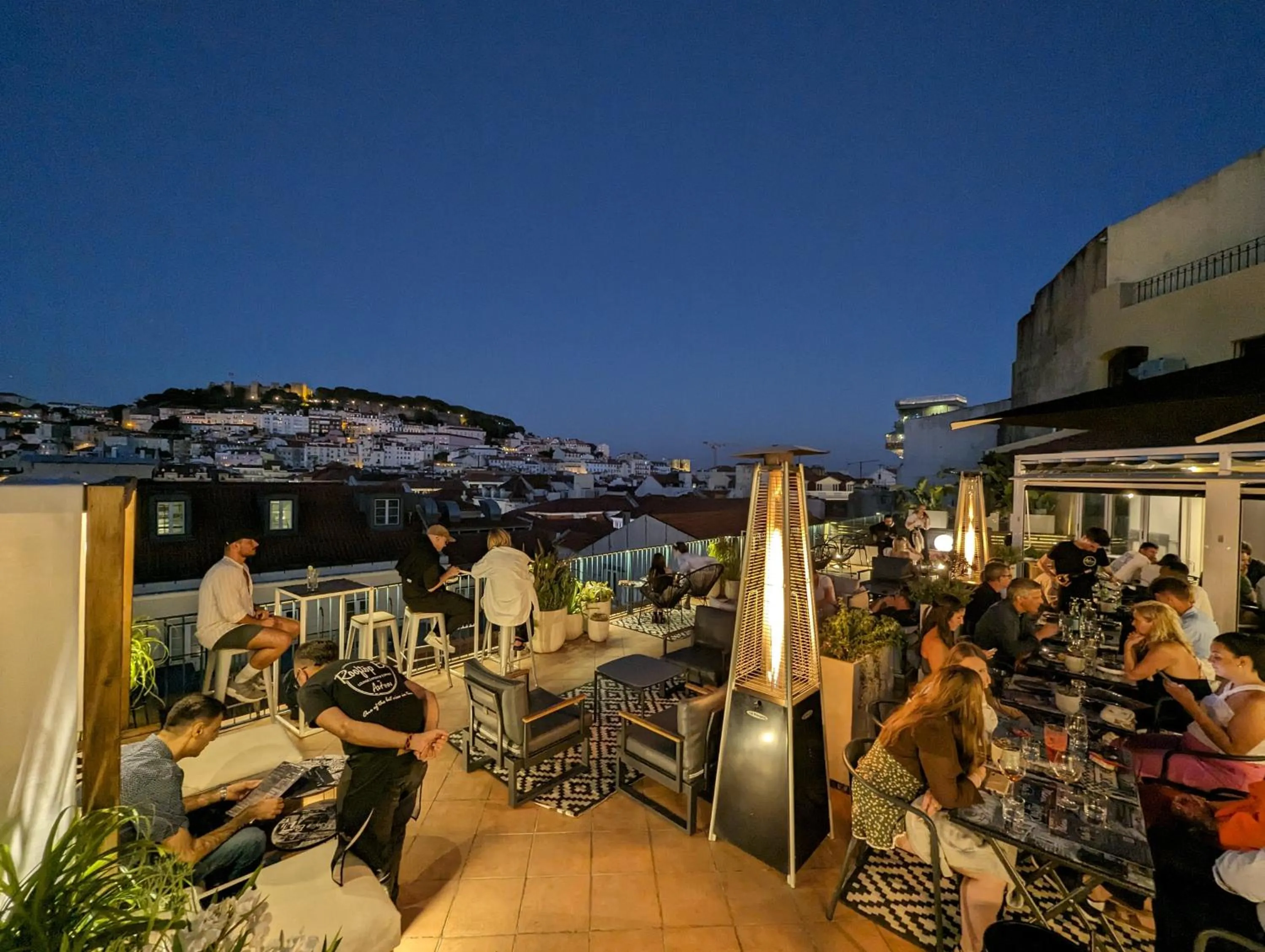 Restaurant/places to eat in The ART INN Lisbon