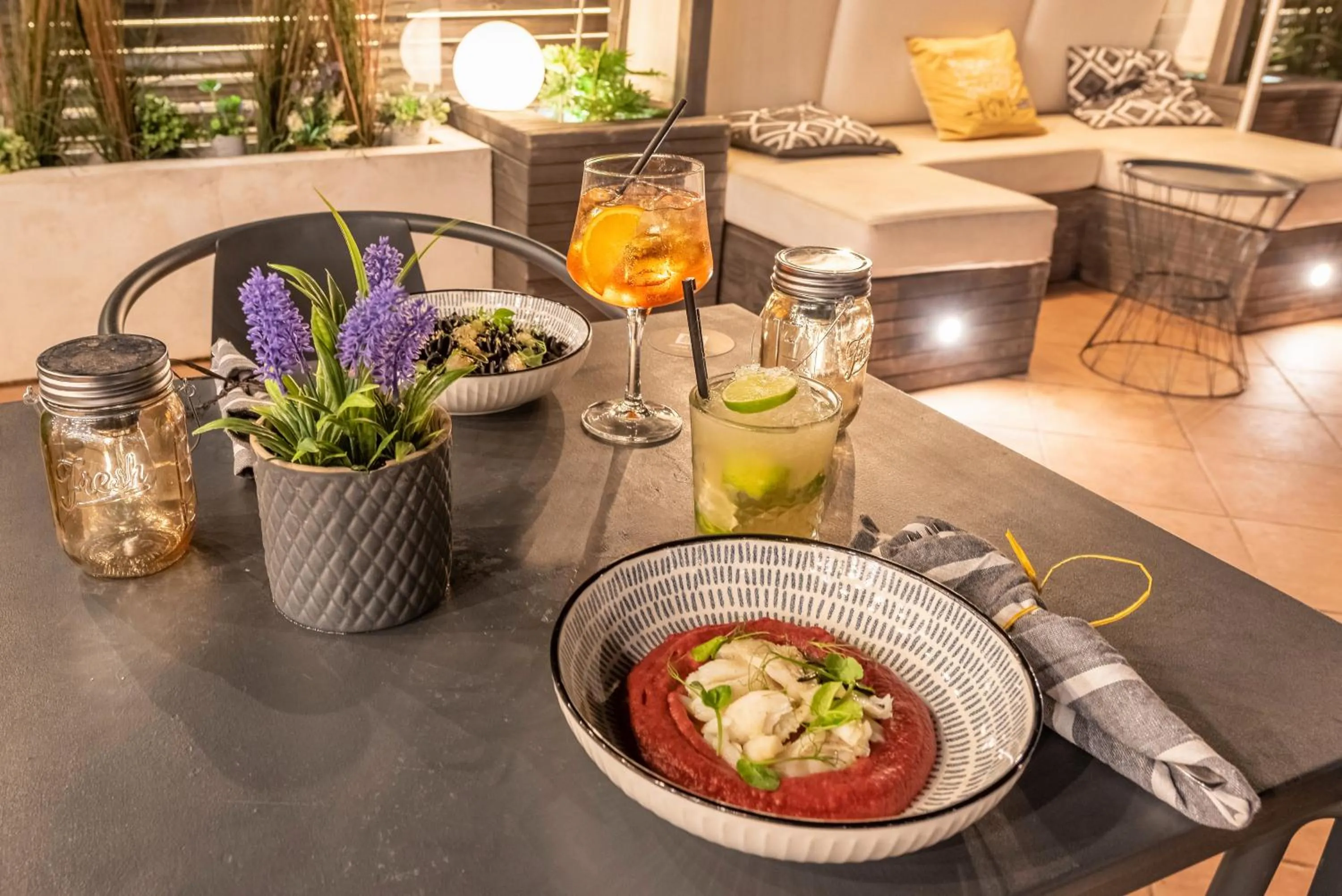 Restaurant/places to eat in The ART INN Lisbon