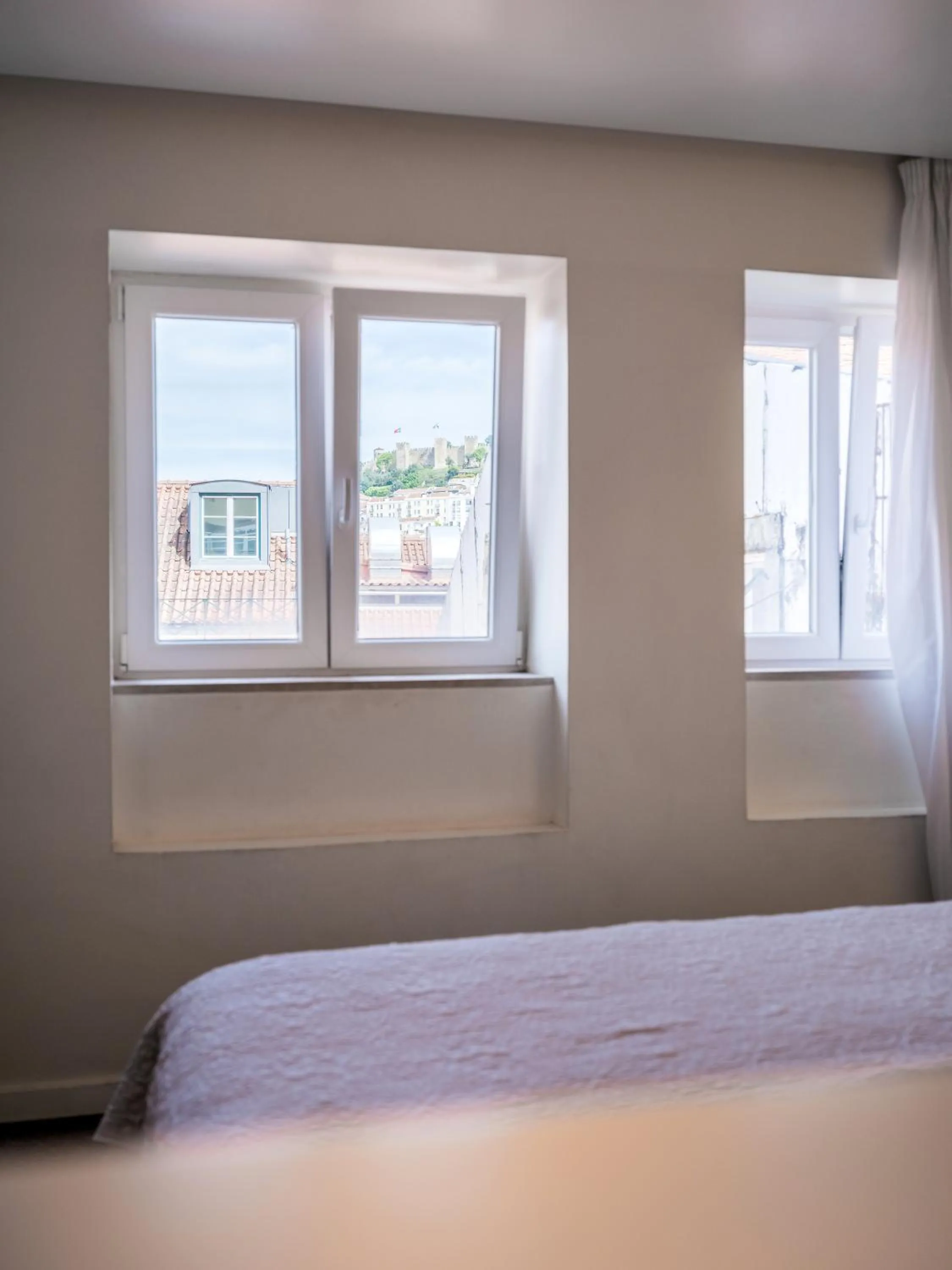 View (from property/room), Bed in The ART INN Lisbon