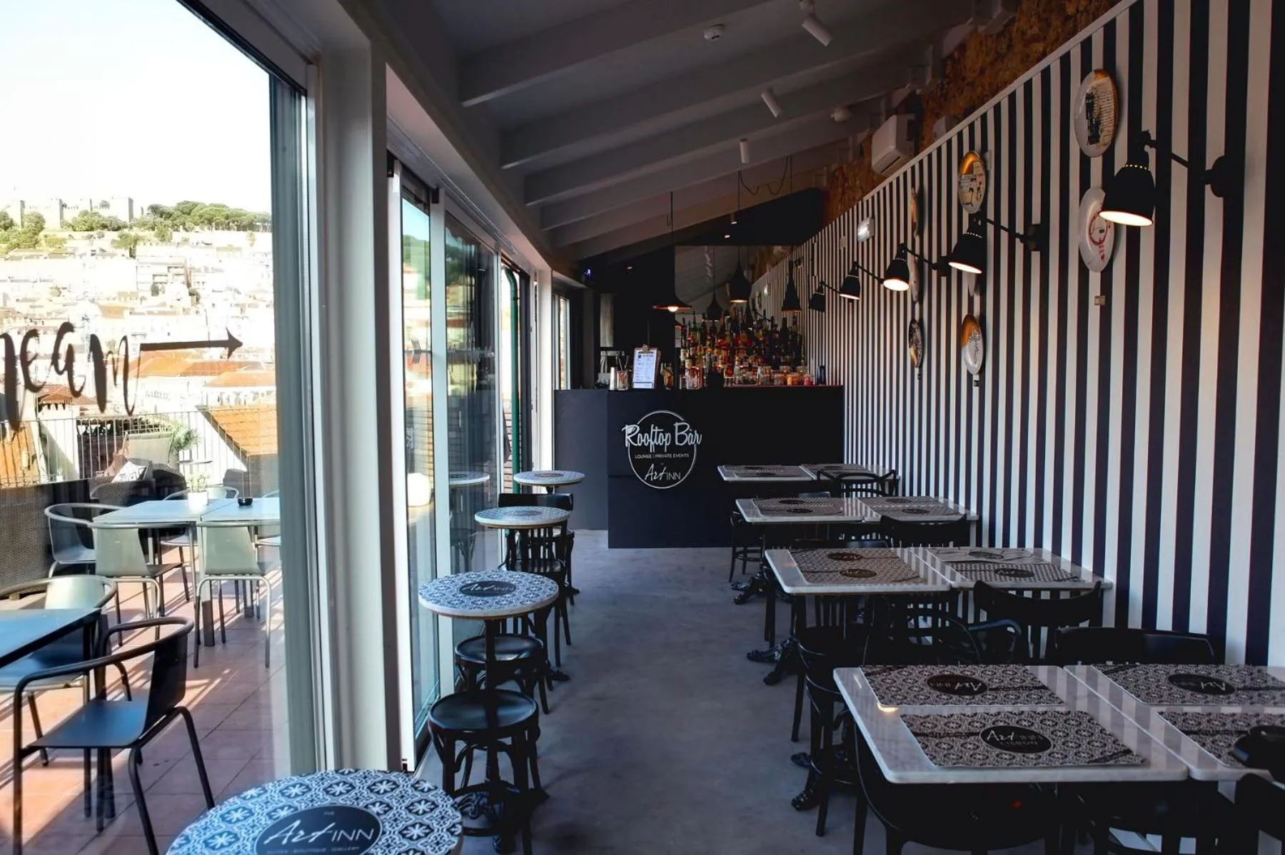 Restaurant/places to eat in The ART INN Lisbon