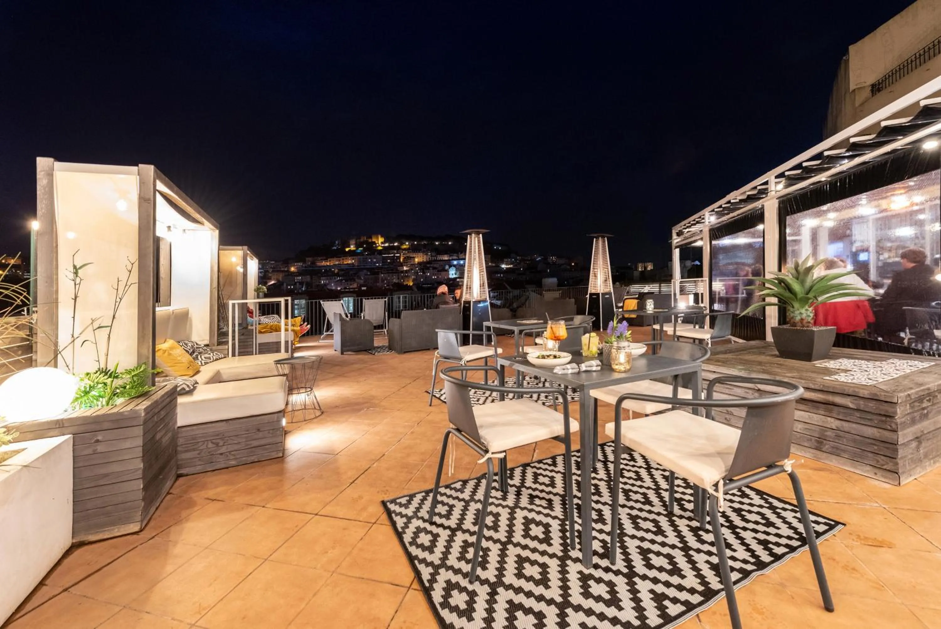 Restaurant/places to eat in The ART INN Lisbon