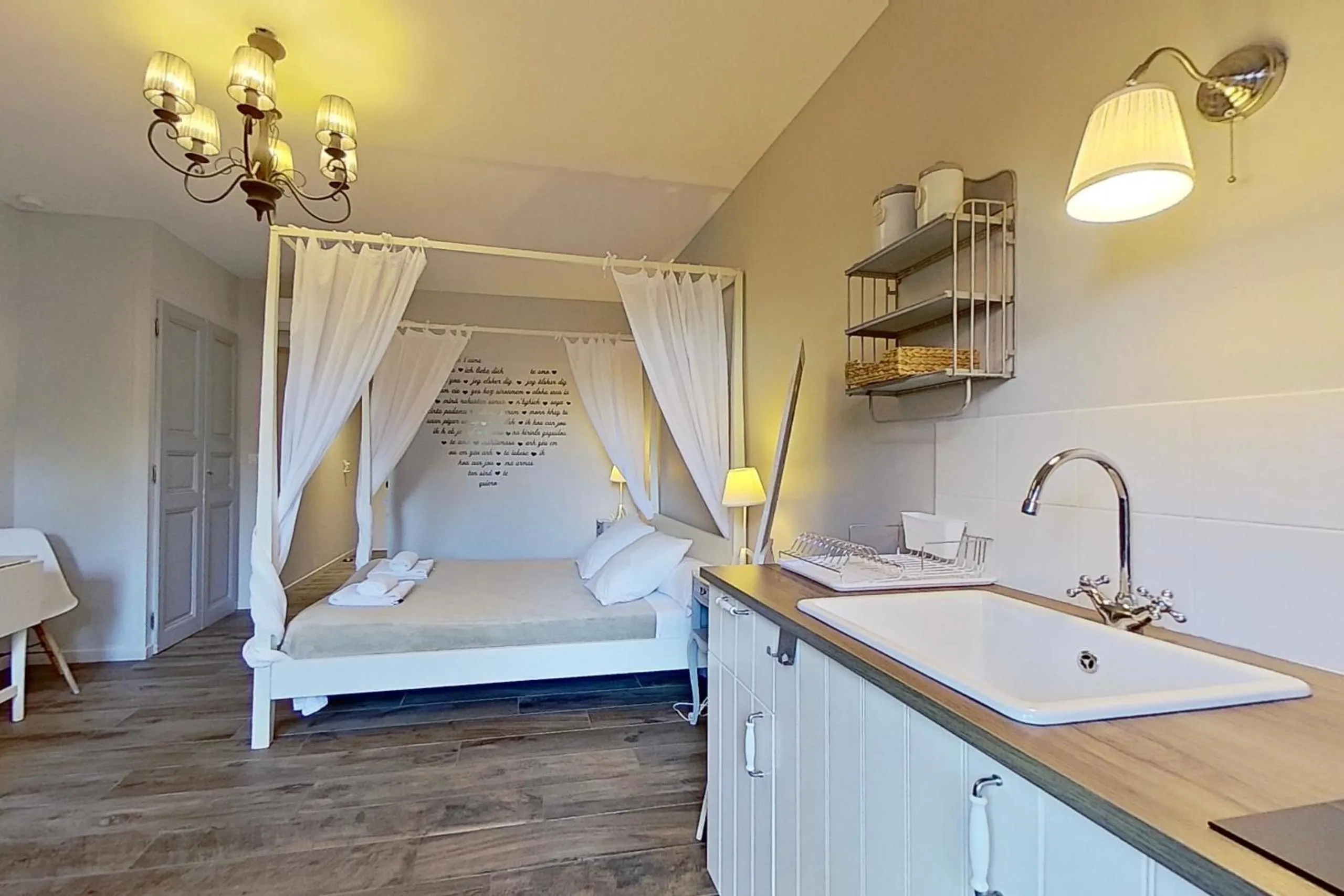 Photo of the whole room, Bed in La Villa Dupont d'Avignon