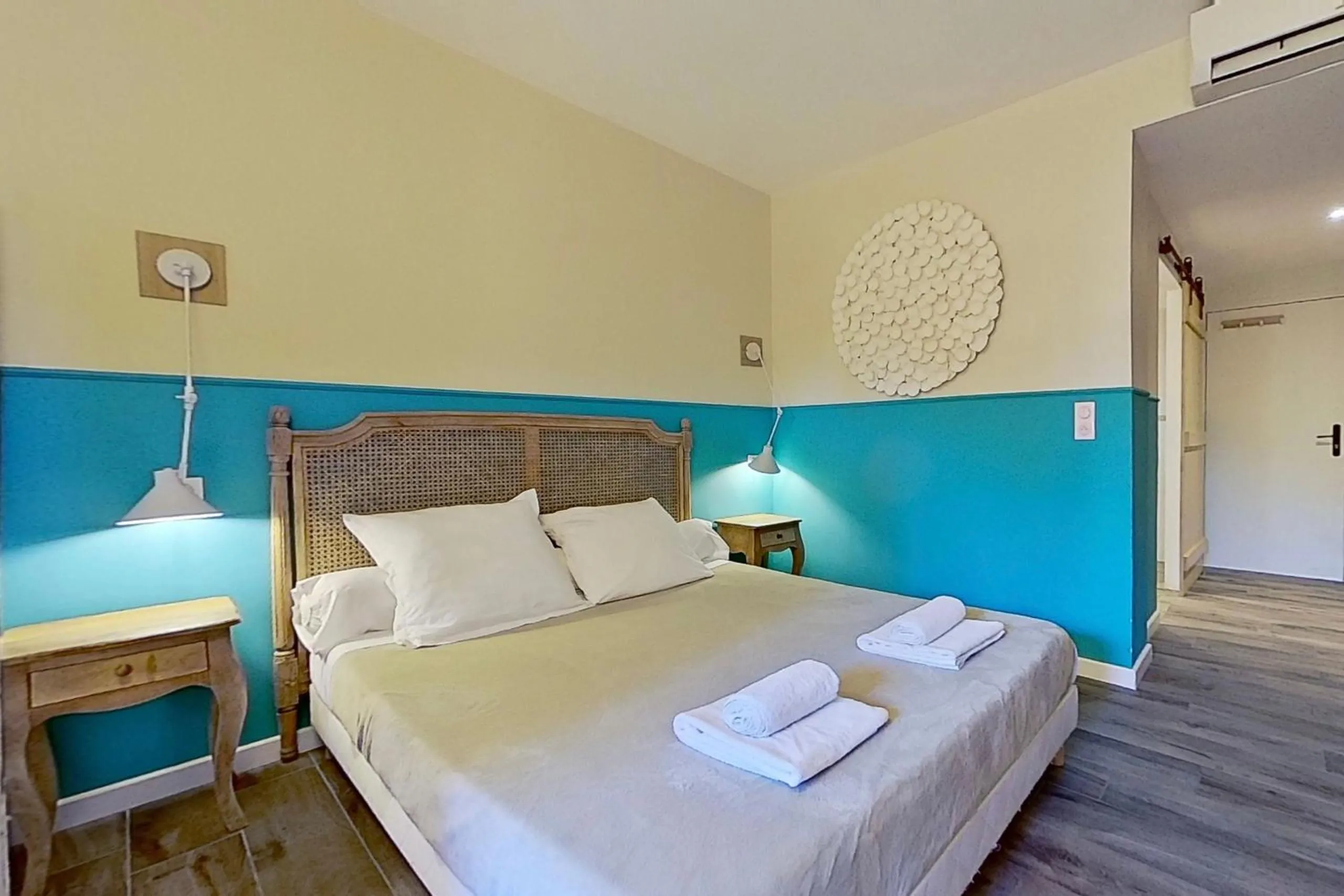 Photo of the whole room, Bed in La Villa Dupont d'Avignon