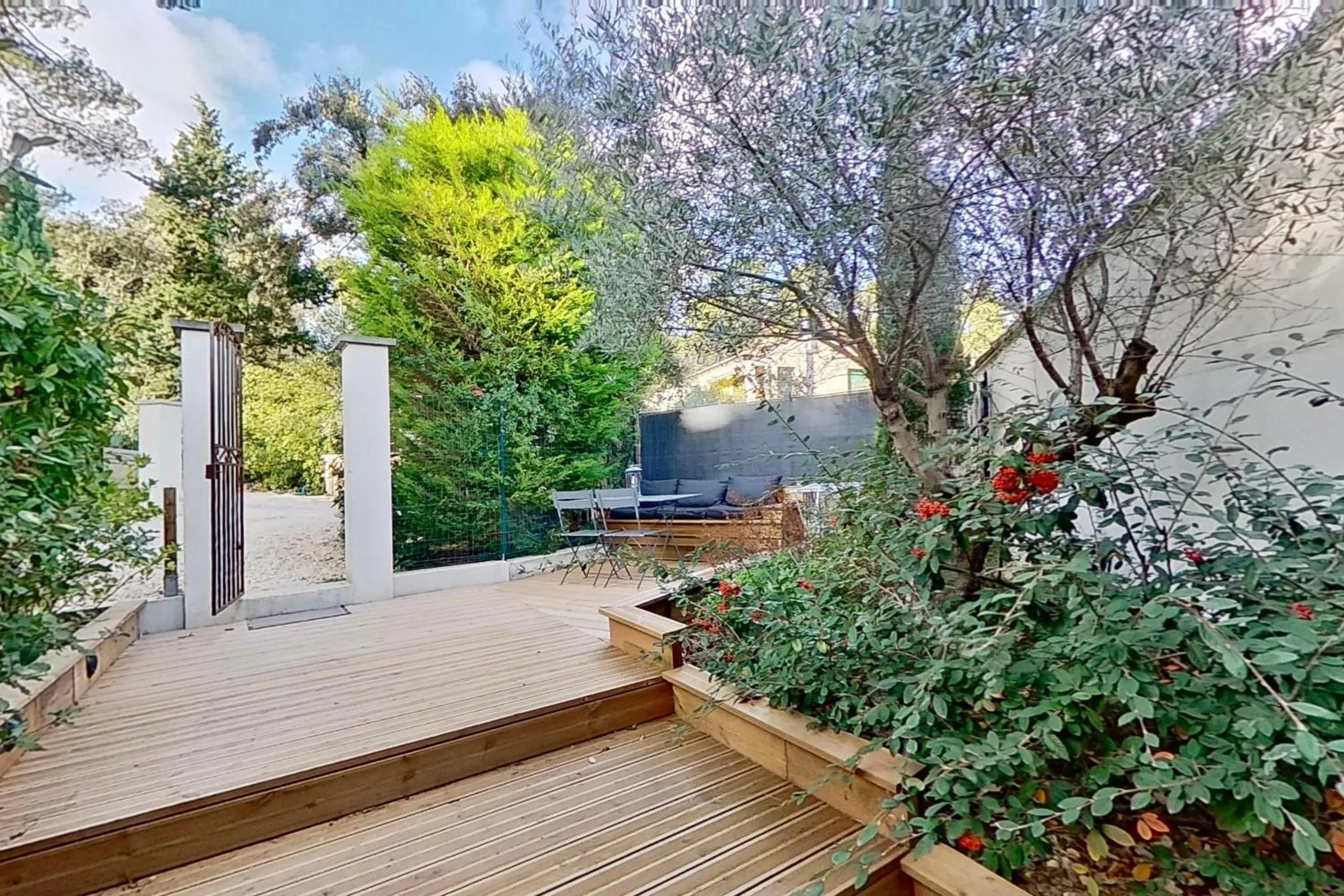 Garden view in La Villa Dupont d'Avignon