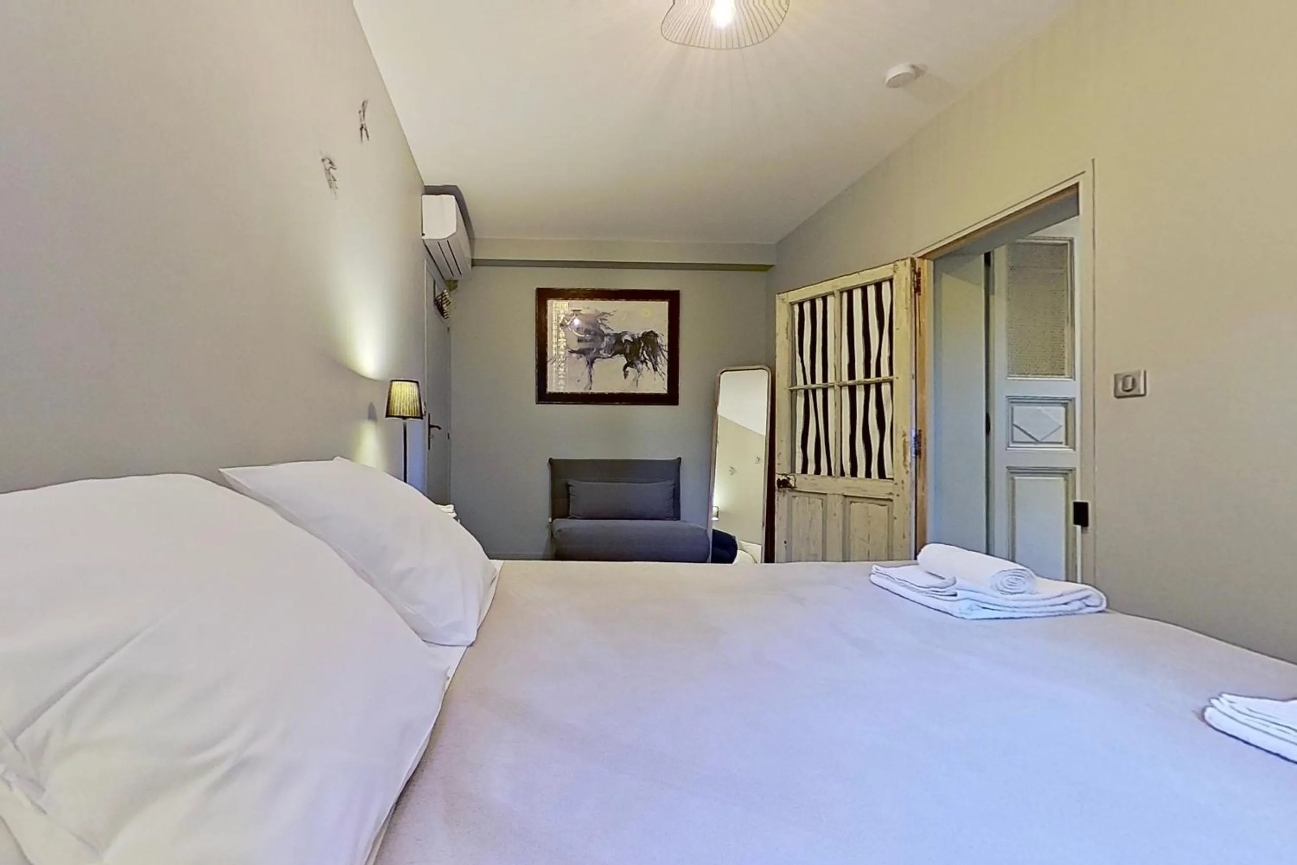 Bed in La Villa Dupont d'Avignon