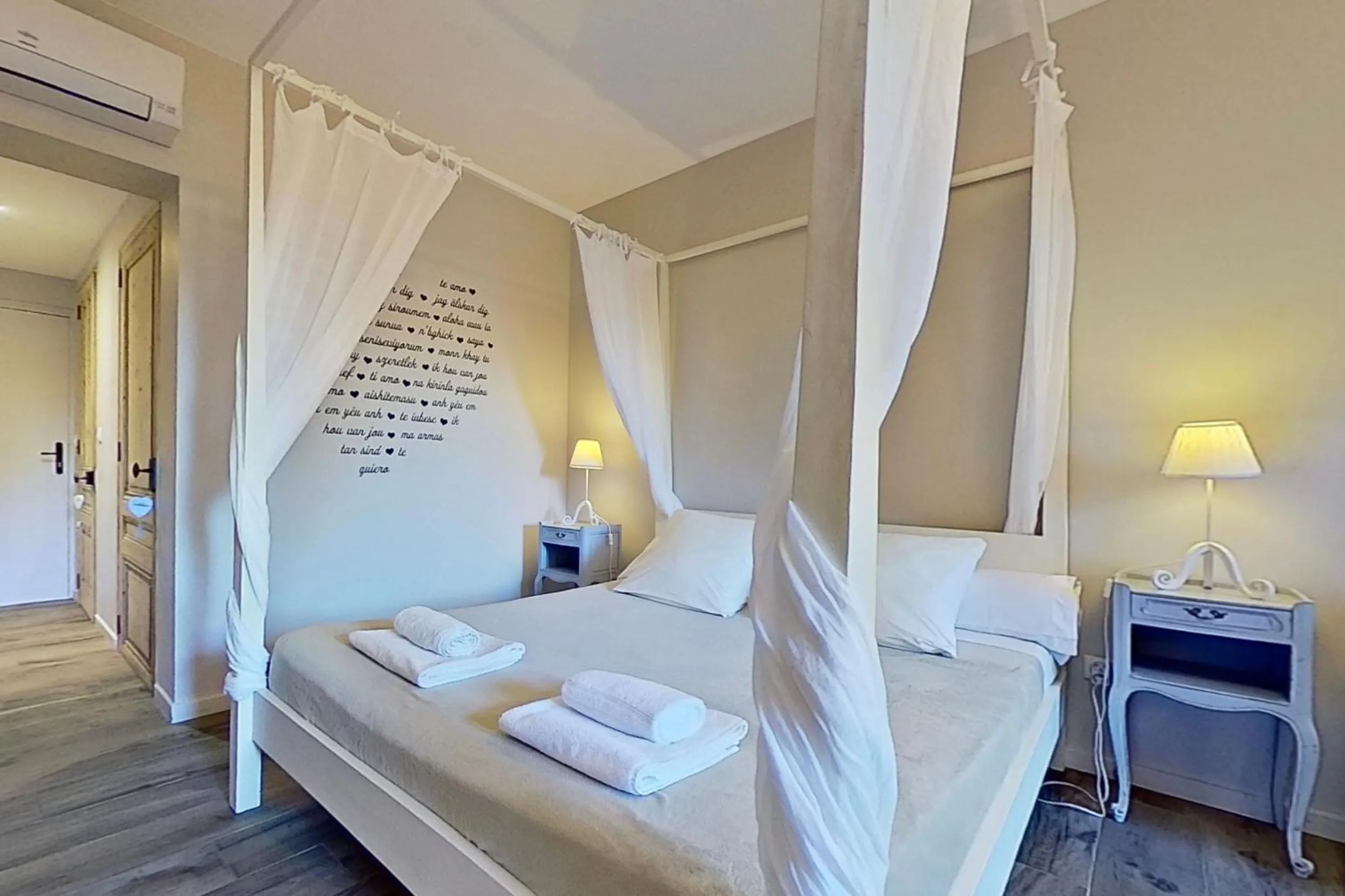 Bedroom, Bed in La Villa Dupont d'Avignon