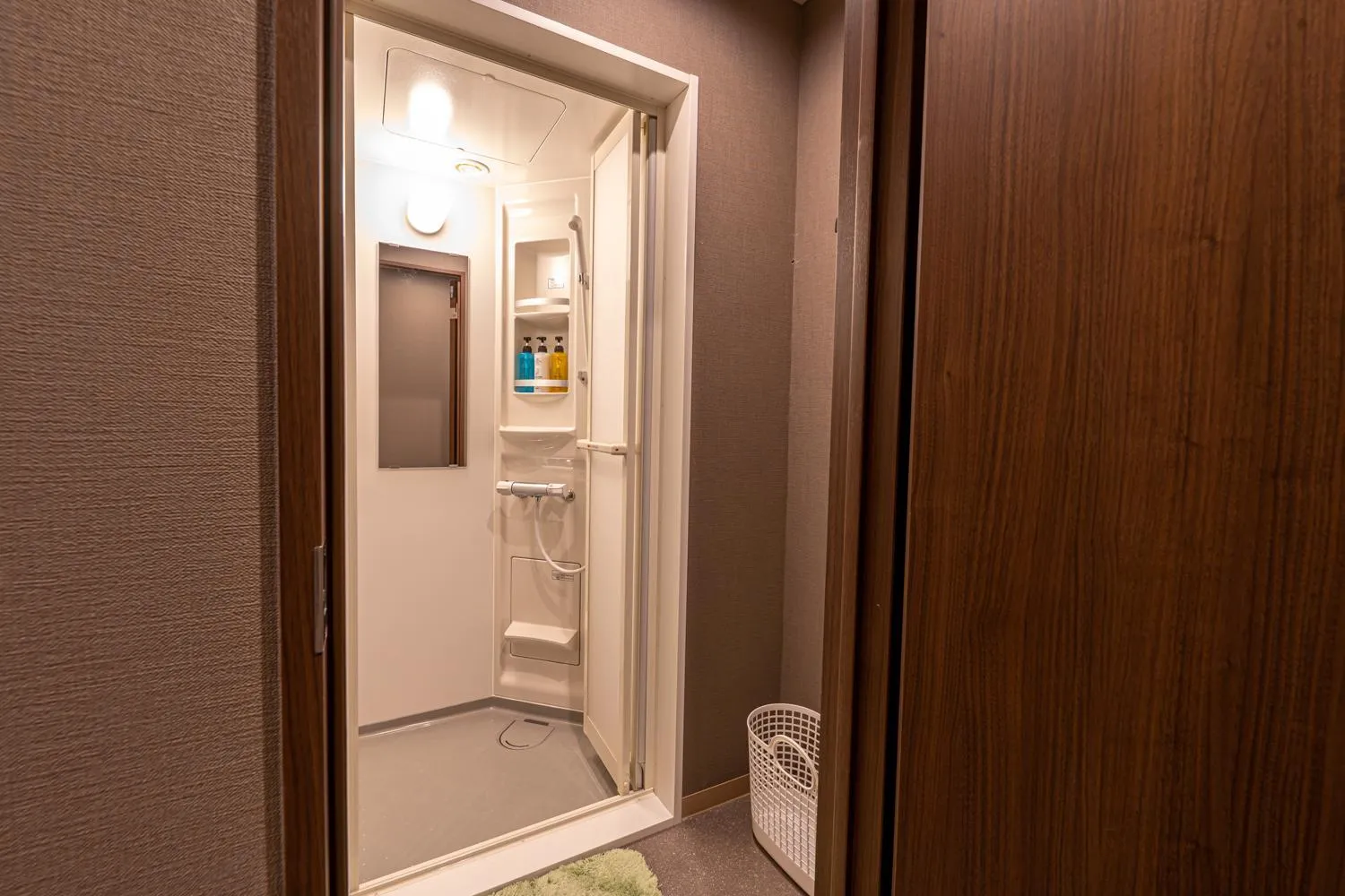 Shower in Wise Owl Hostels Kyoto