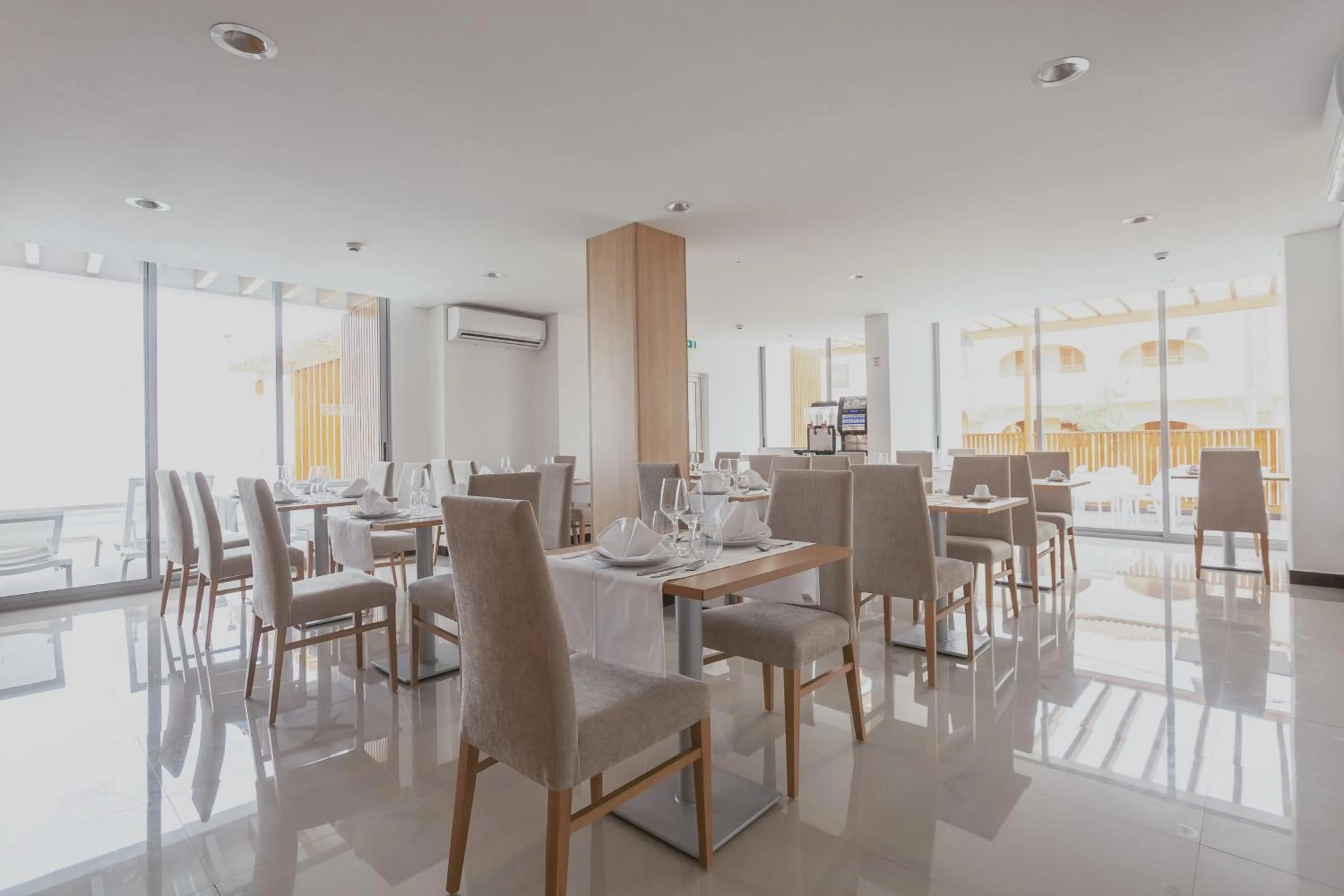 Restaurant/places to eat in Hotel Da Luz