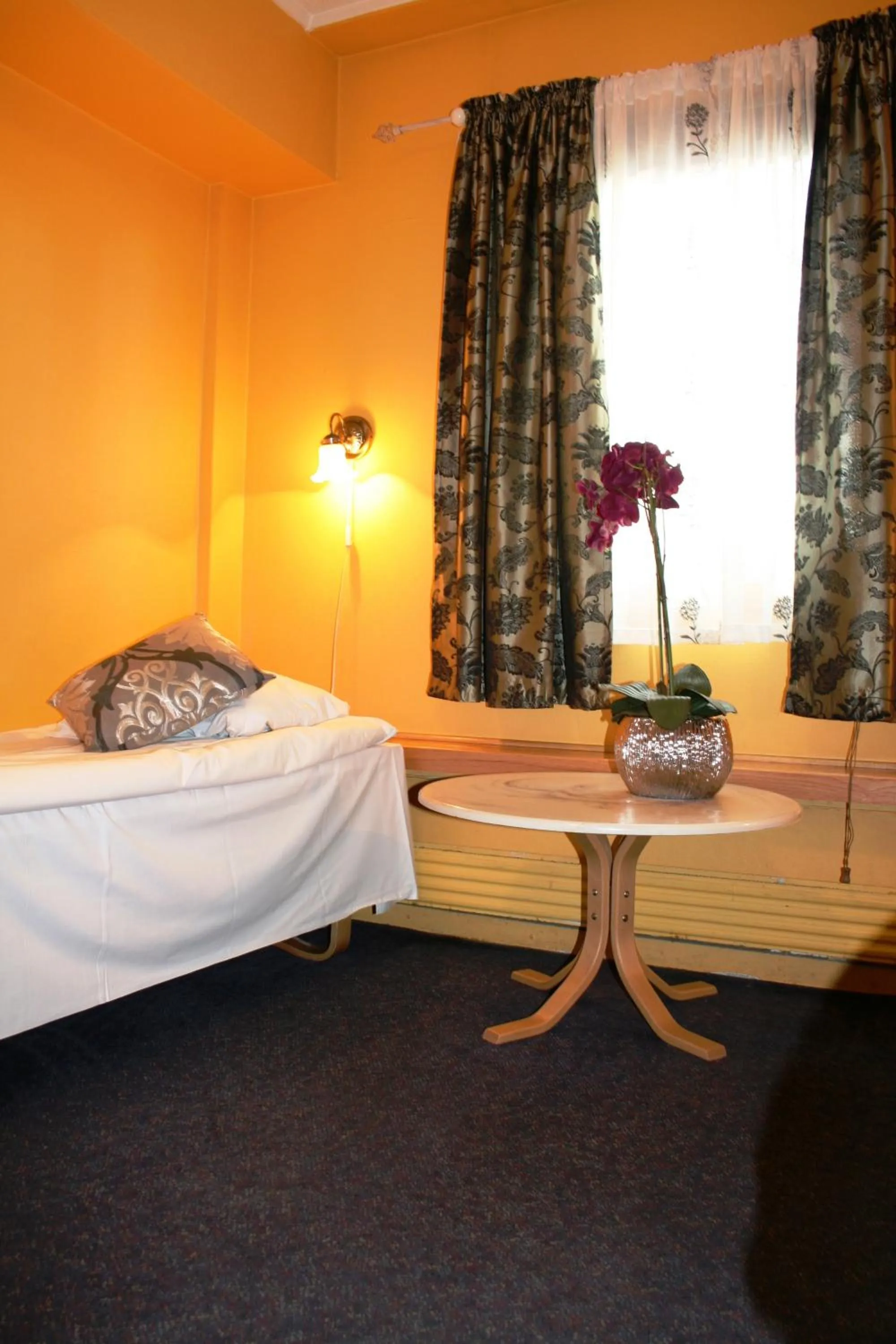 Bed in Barents Hotell