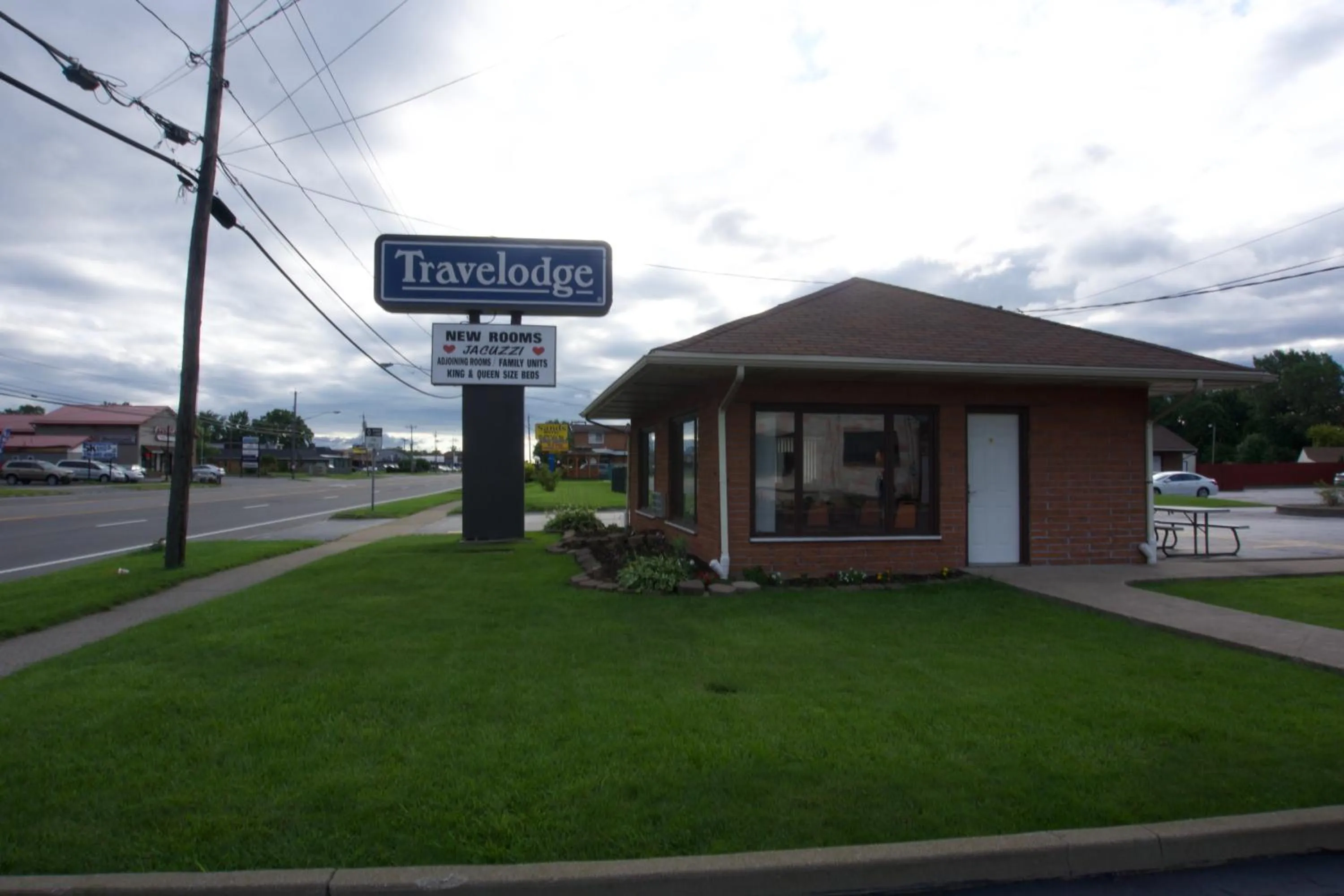 Property logo or sign in Travelodge by Wyndham Niagara Falls - New York