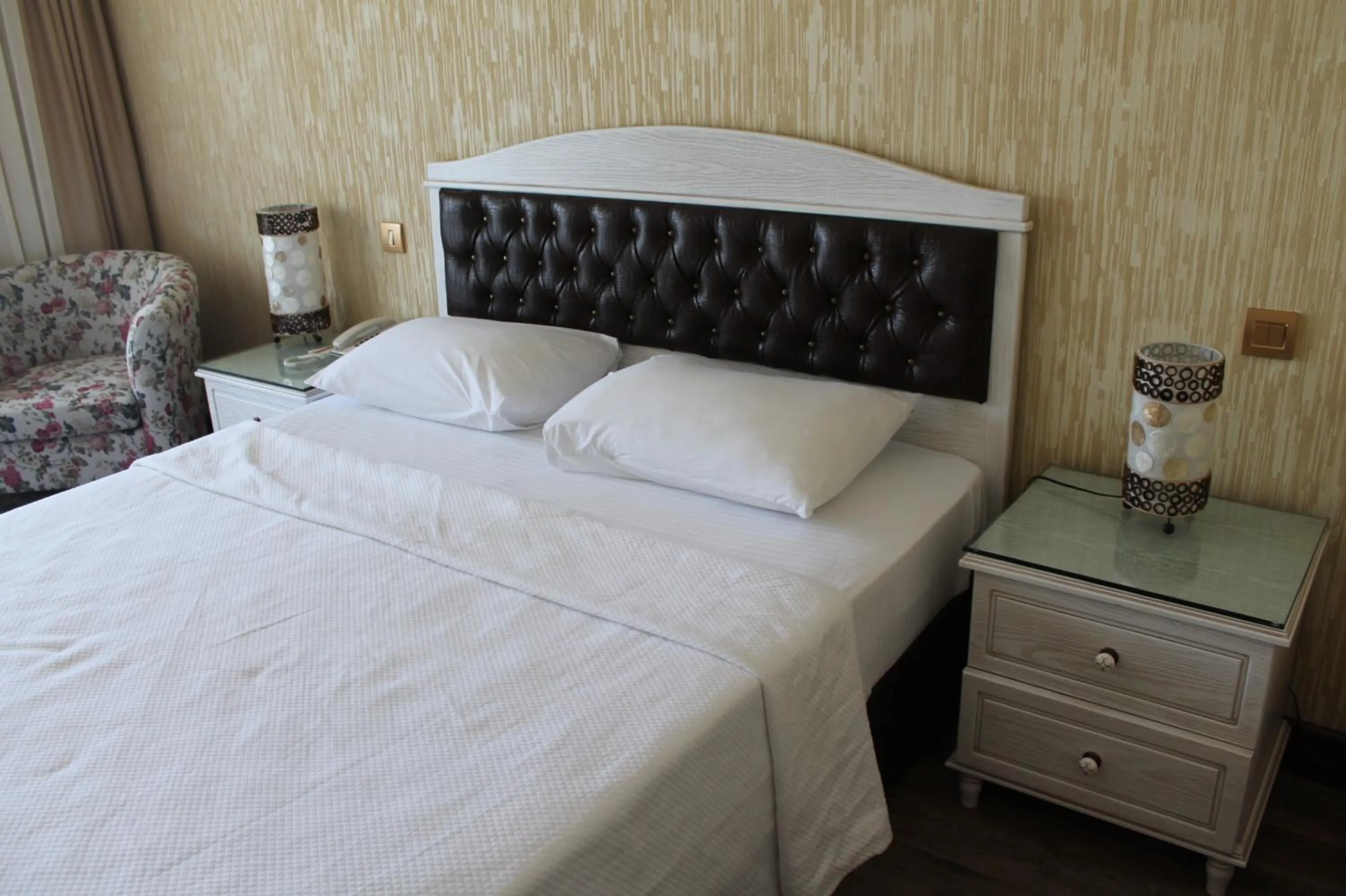 Photo of the whole room, Bed in Bella View Art Boutique Hotel