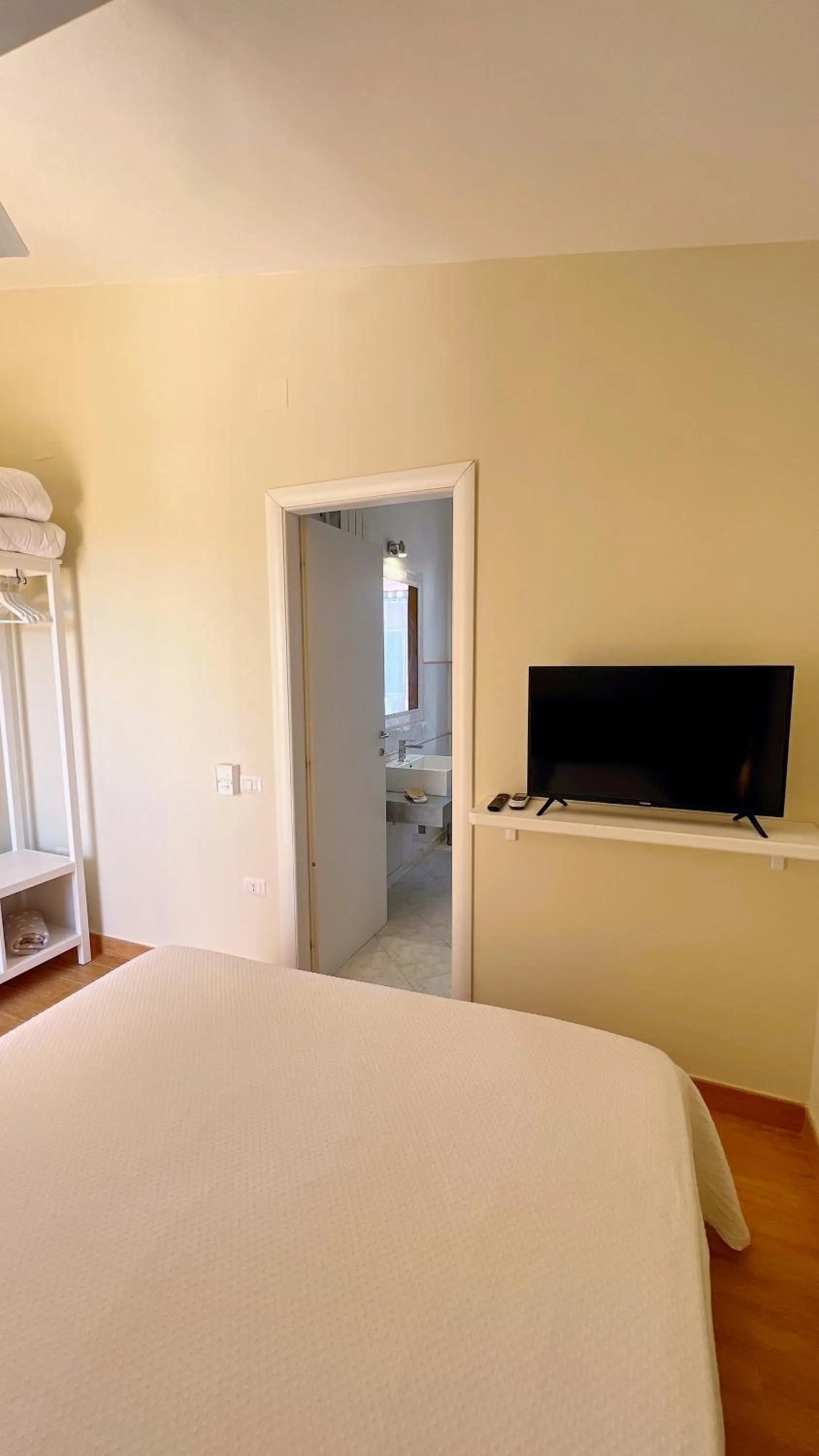 Bedroom, Bed in Villa Iole