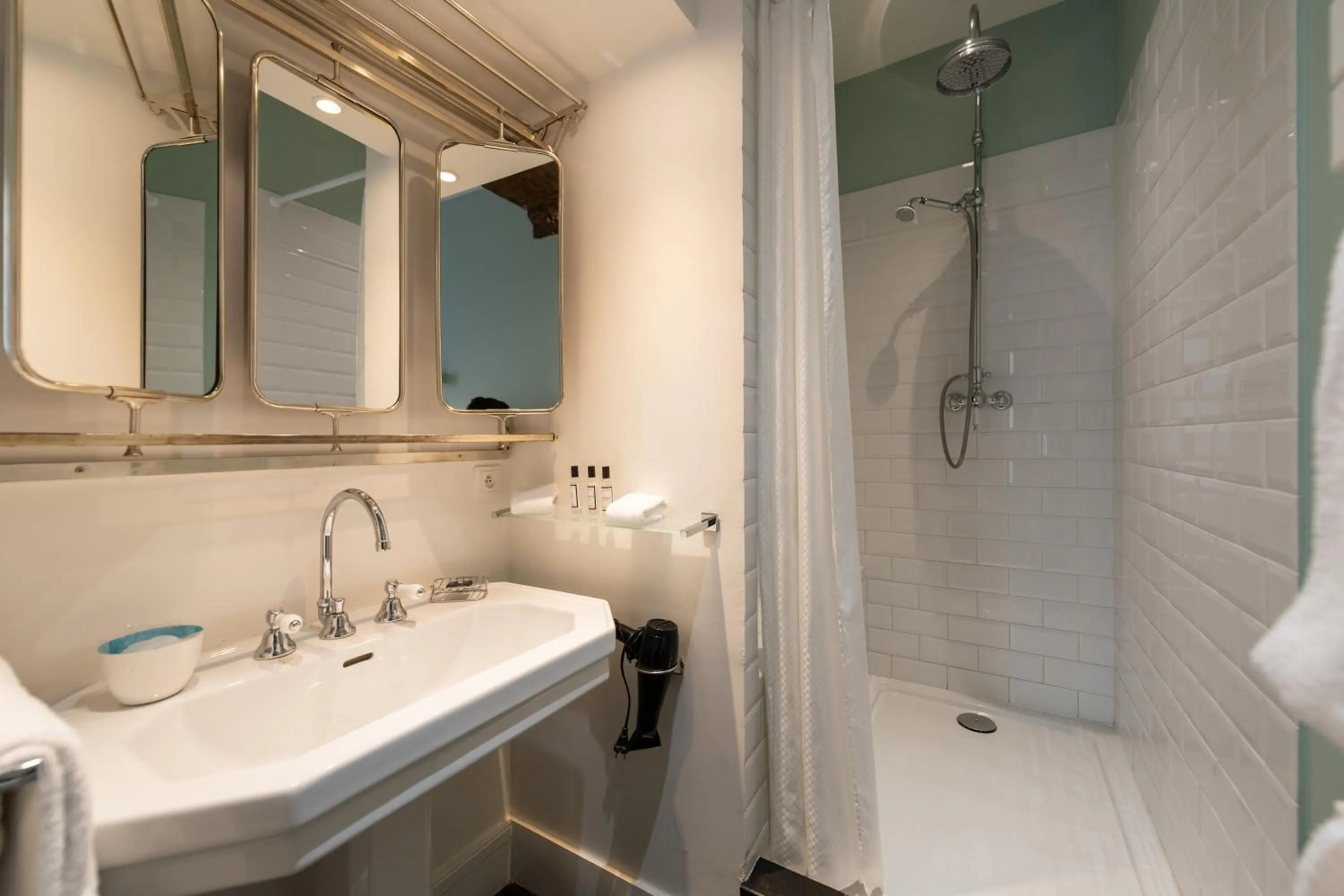 Bathroom in 1er Etage Marais