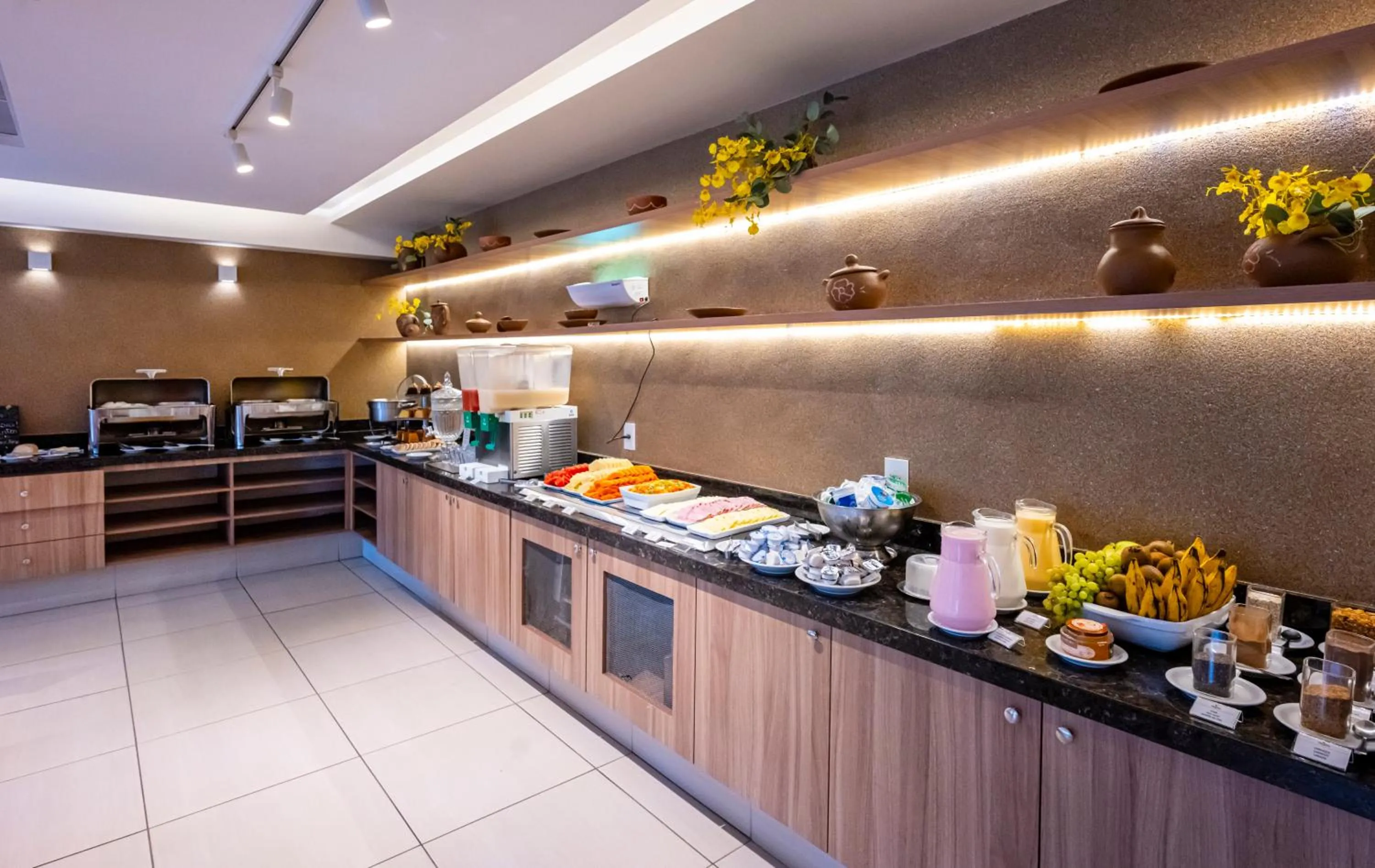 Restaurant/places to eat in Villa Park Hotel Recife