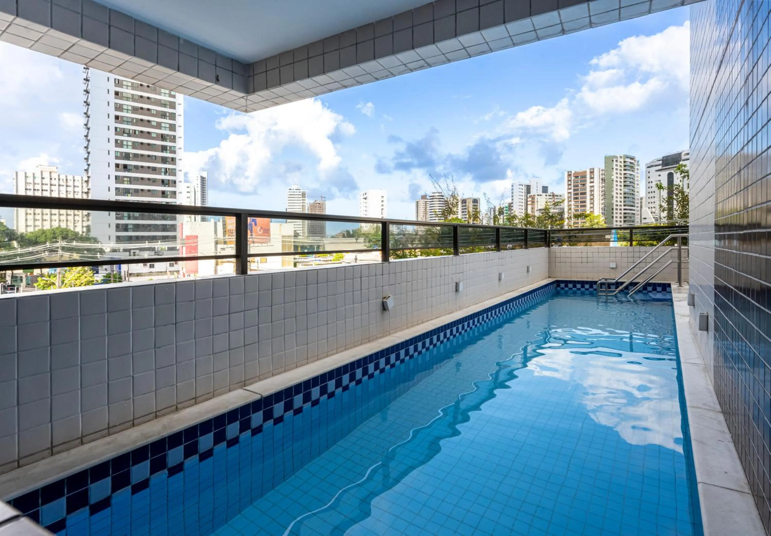 Swimming pool in Villa Park Hotel Recife