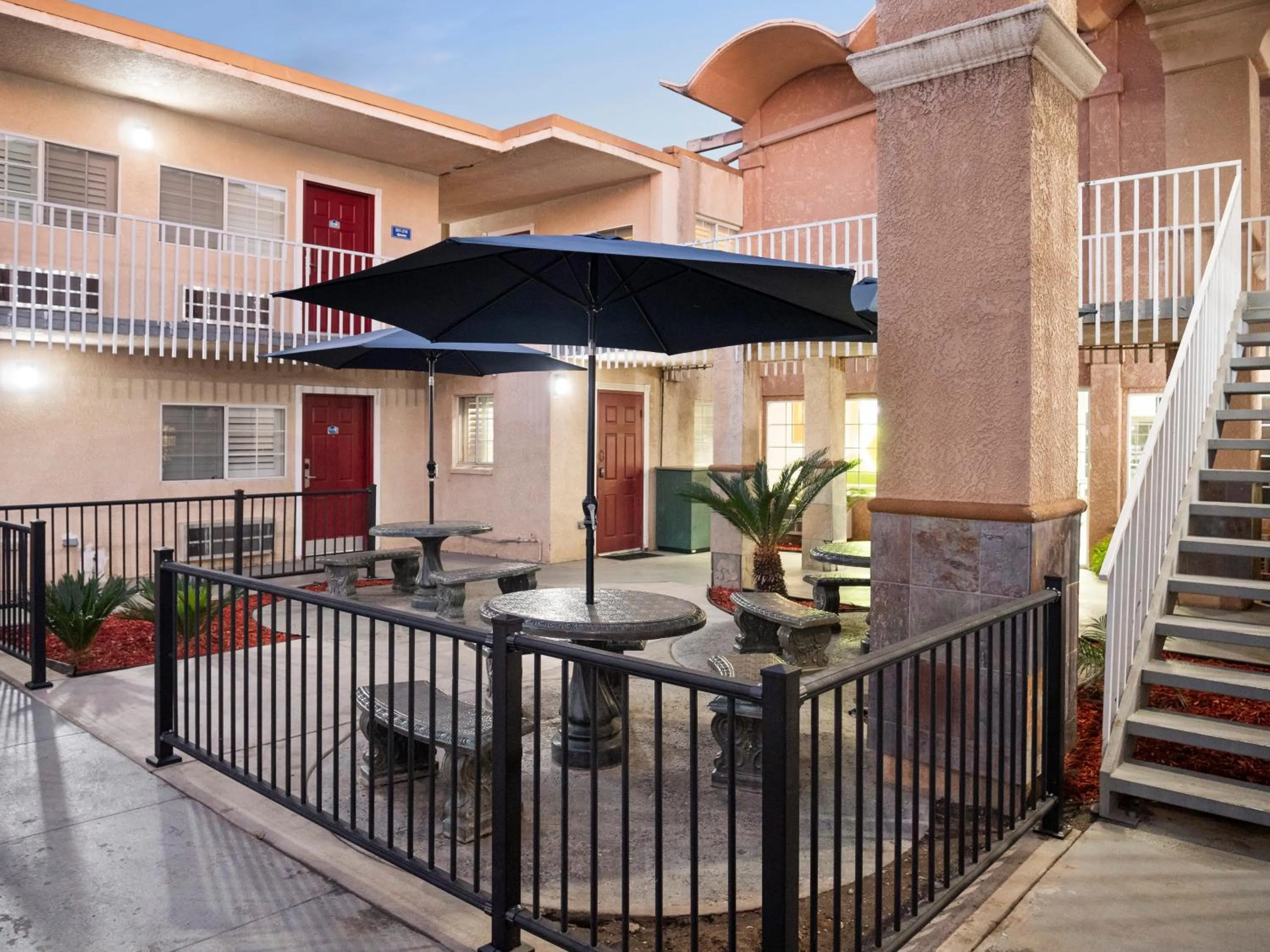 Restaurant/places to eat in Dream Inn