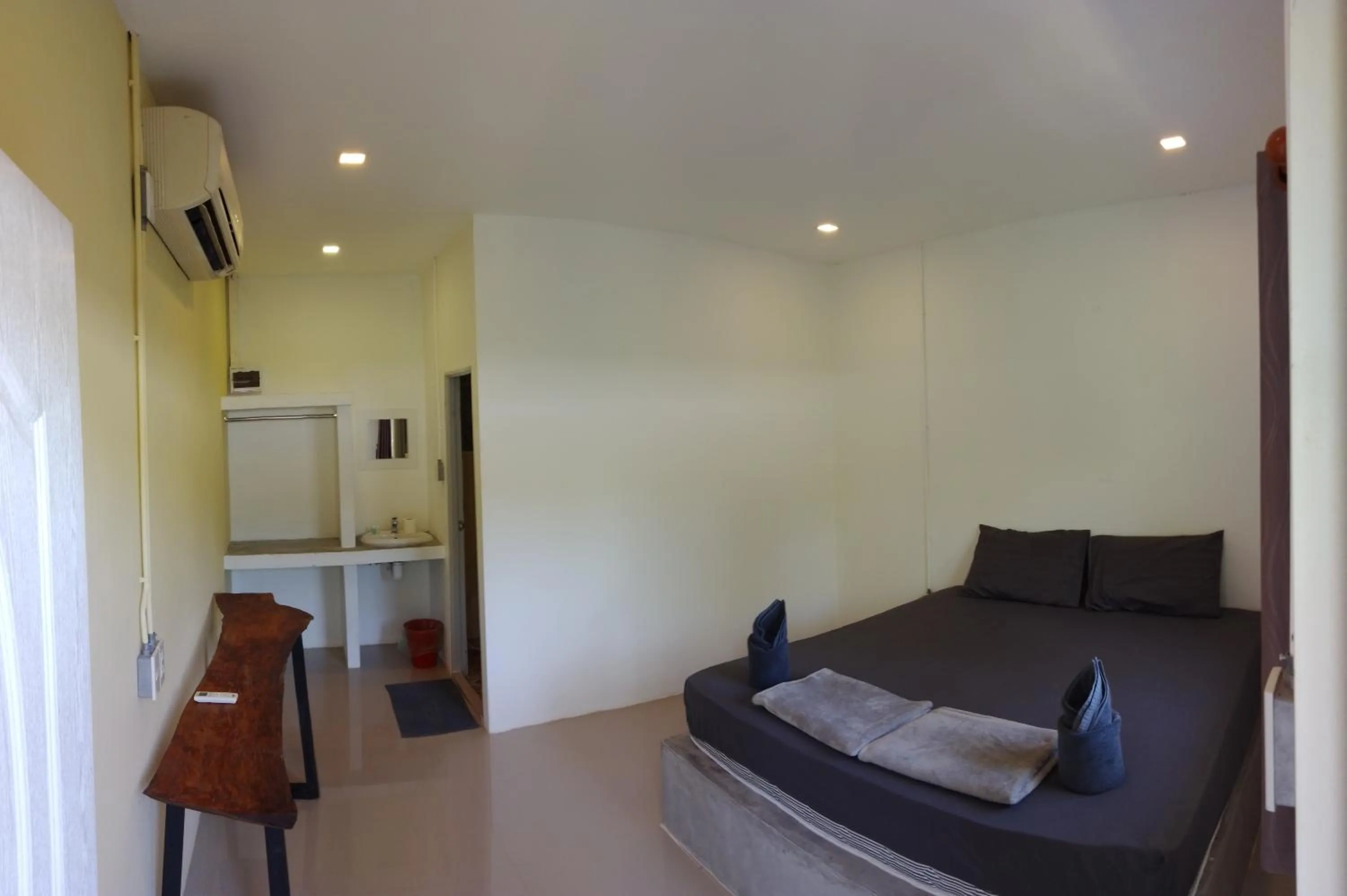 air conditioner in Live In Leaf Koh Tao