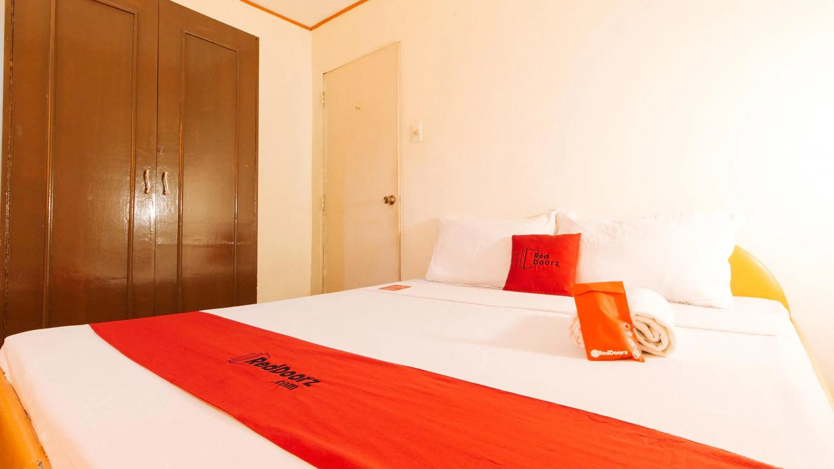 Photo of the whole room, Bed in RedDoorz near East Avenue Medical Center