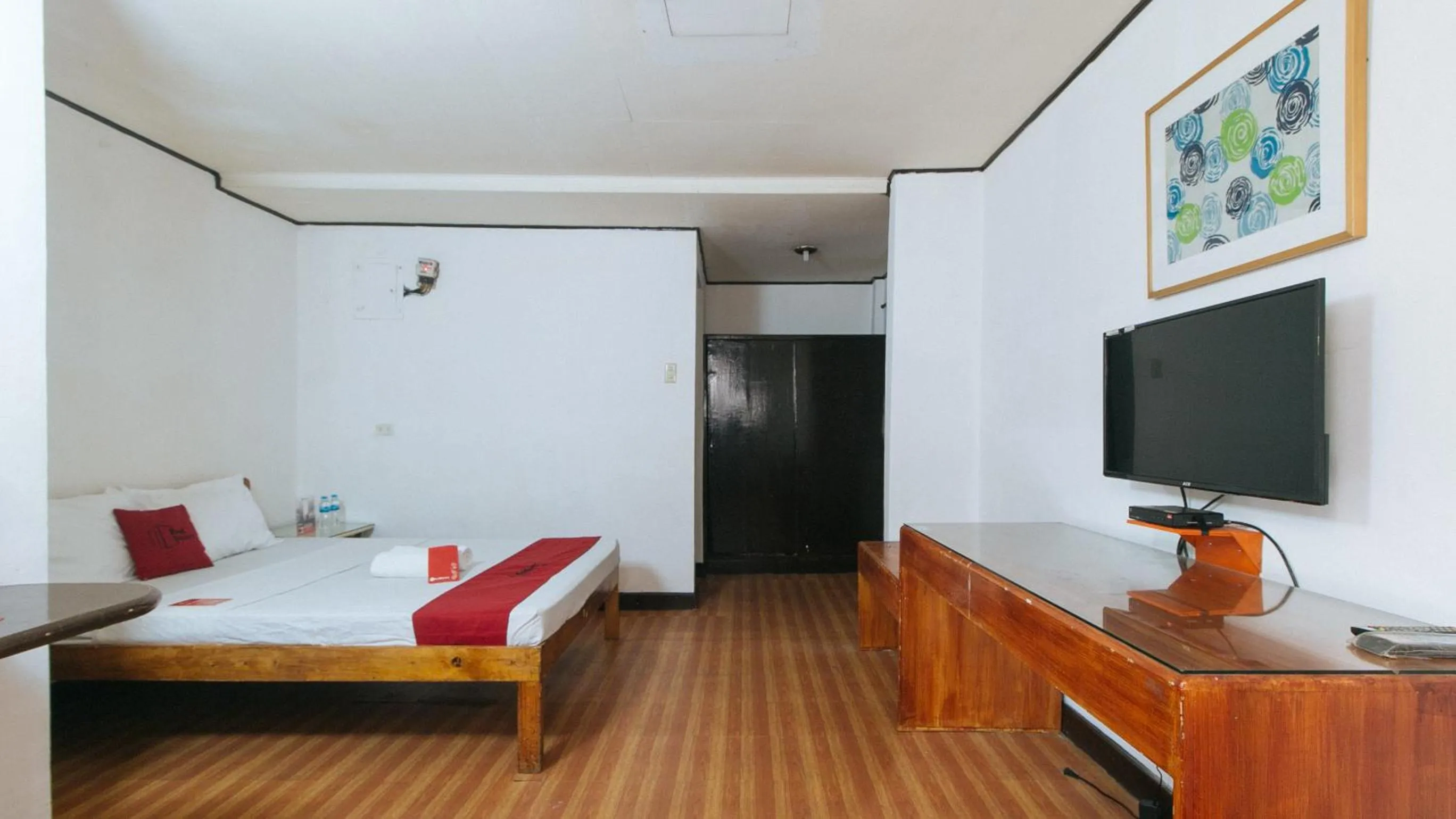 TV and multimedia, Bed in RedDoorz near East Avenue Medical Center
