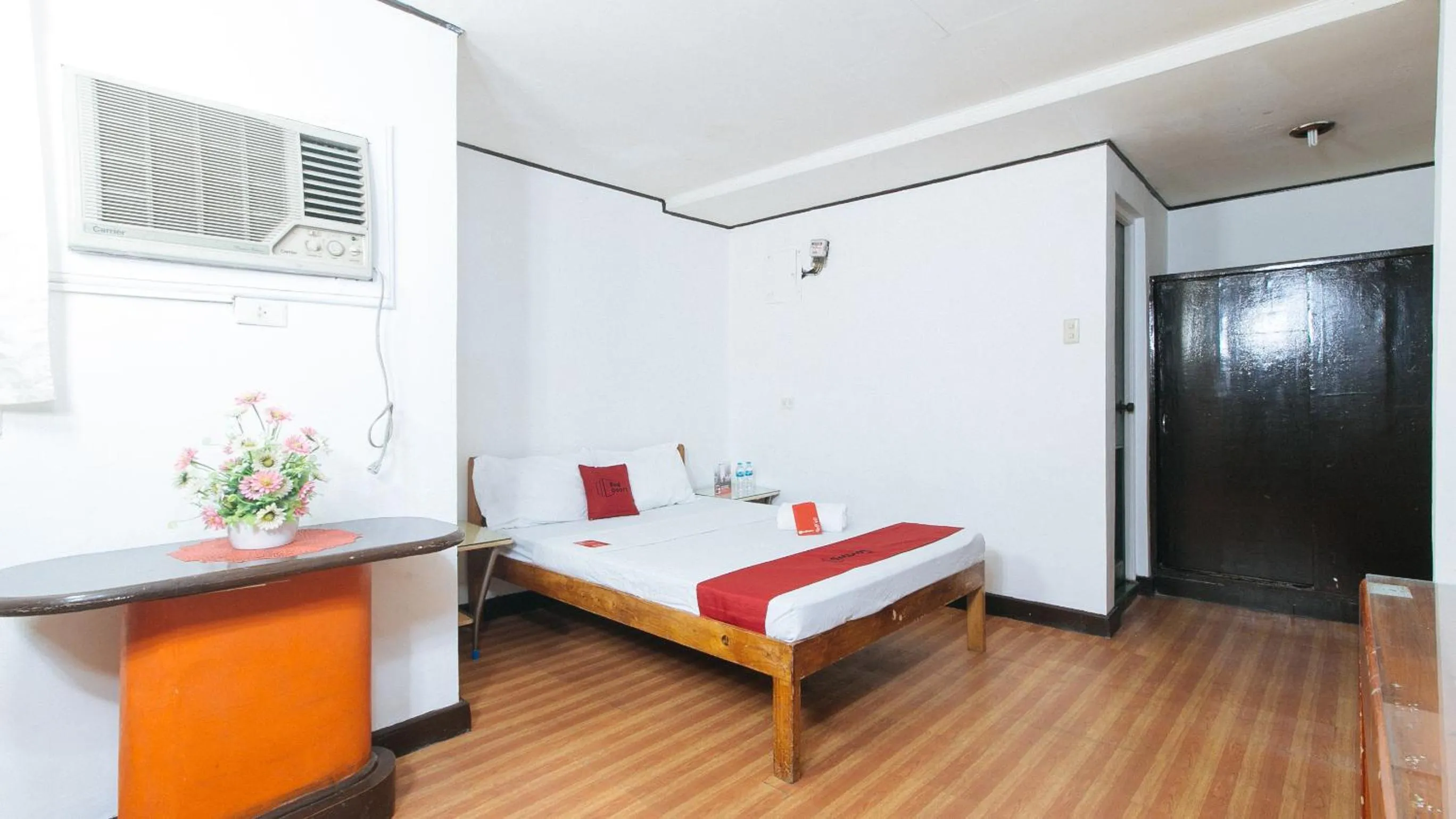 Photo of the whole room, Bed in RedDoorz near East Avenue Medical Center