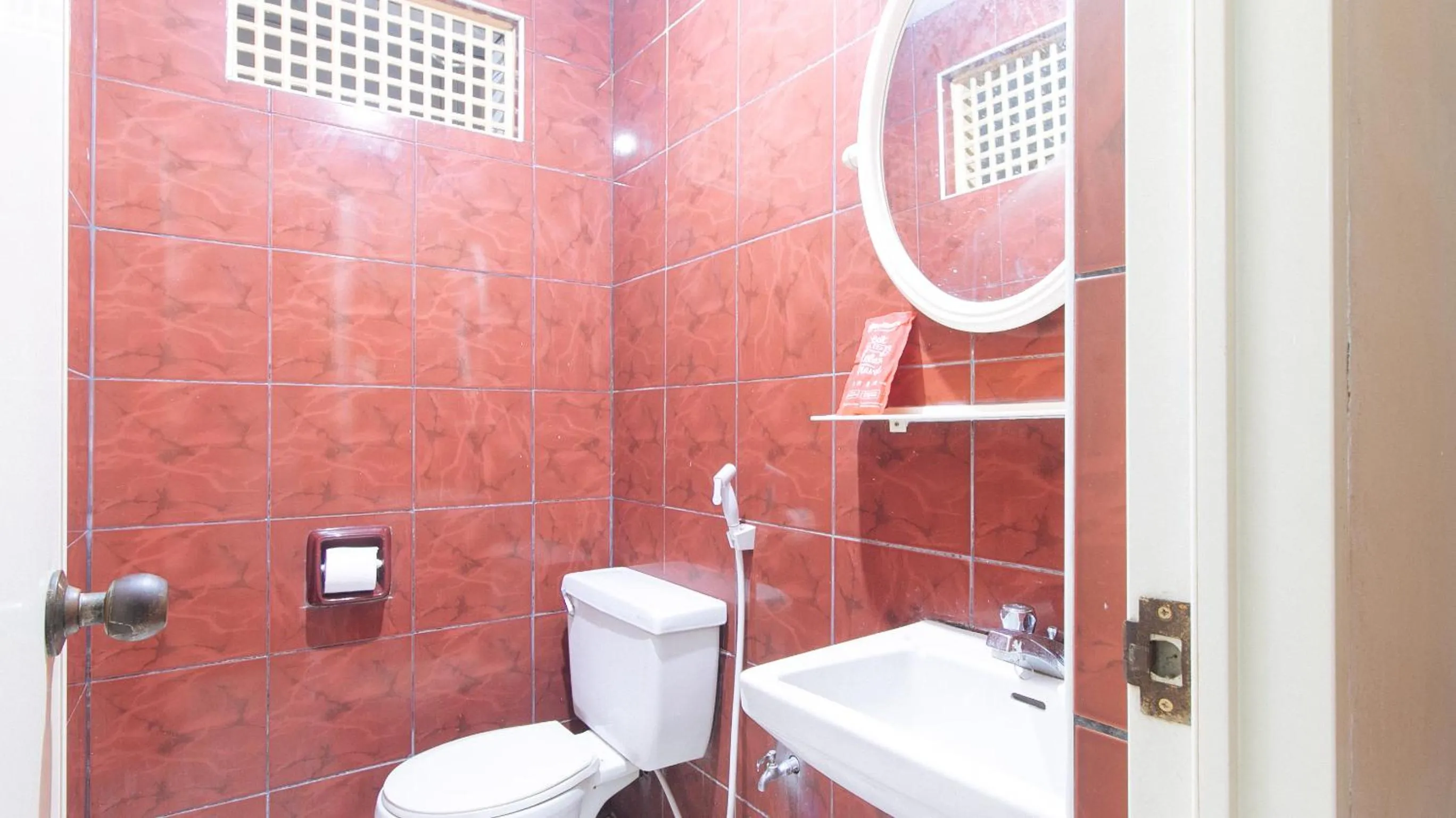 Bathroom in RedDoorz near East Avenue Medical Center