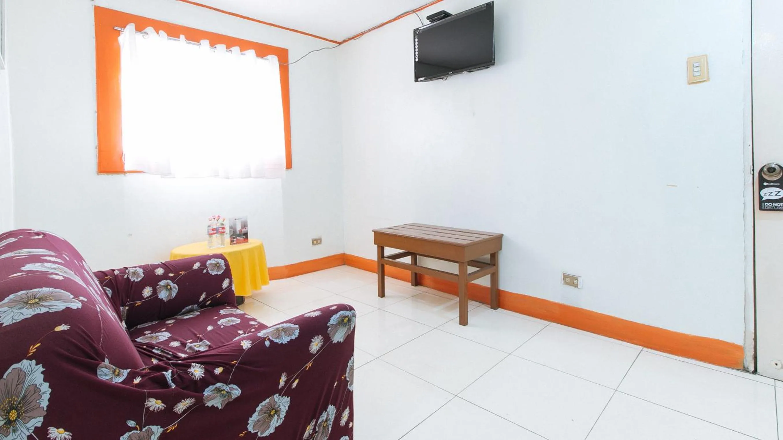 TV and multimedia in RedDoorz near East Avenue Medical Center