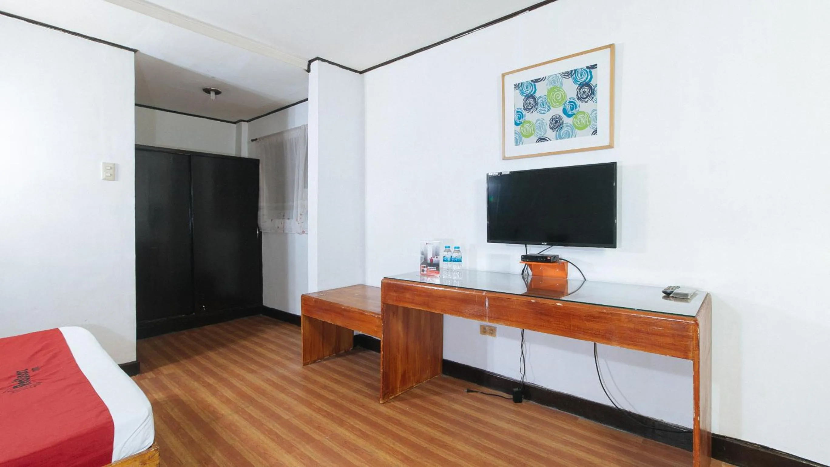 TV and multimedia, Bed in RedDoorz near East Avenue Medical Center