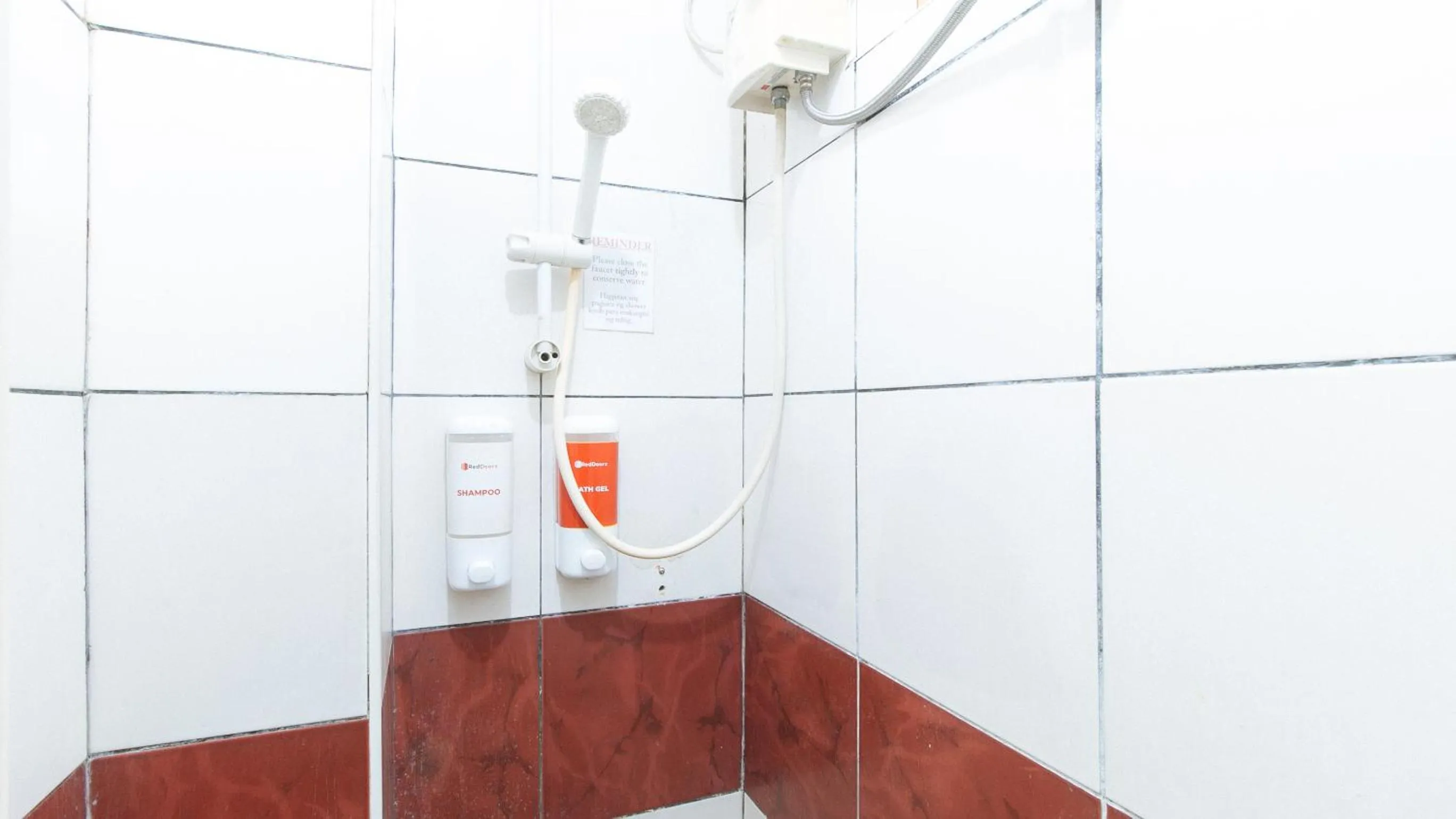 Shower in RedDoorz near East Avenue Medical Center