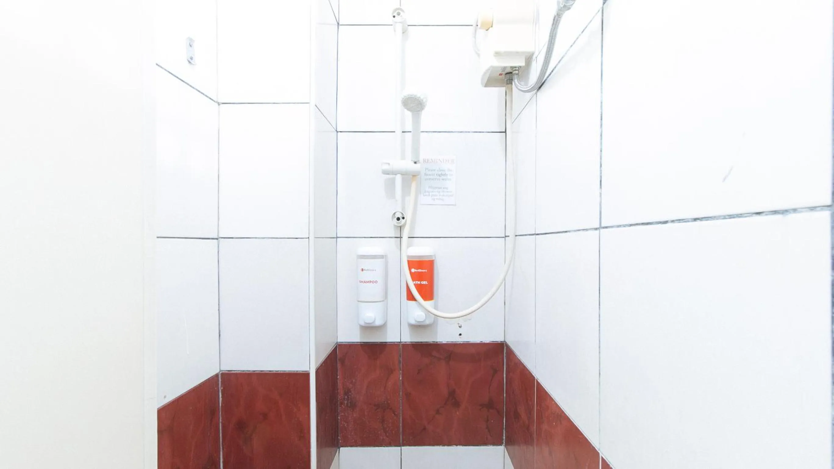 Shower in RedDoorz near East Avenue Medical Center