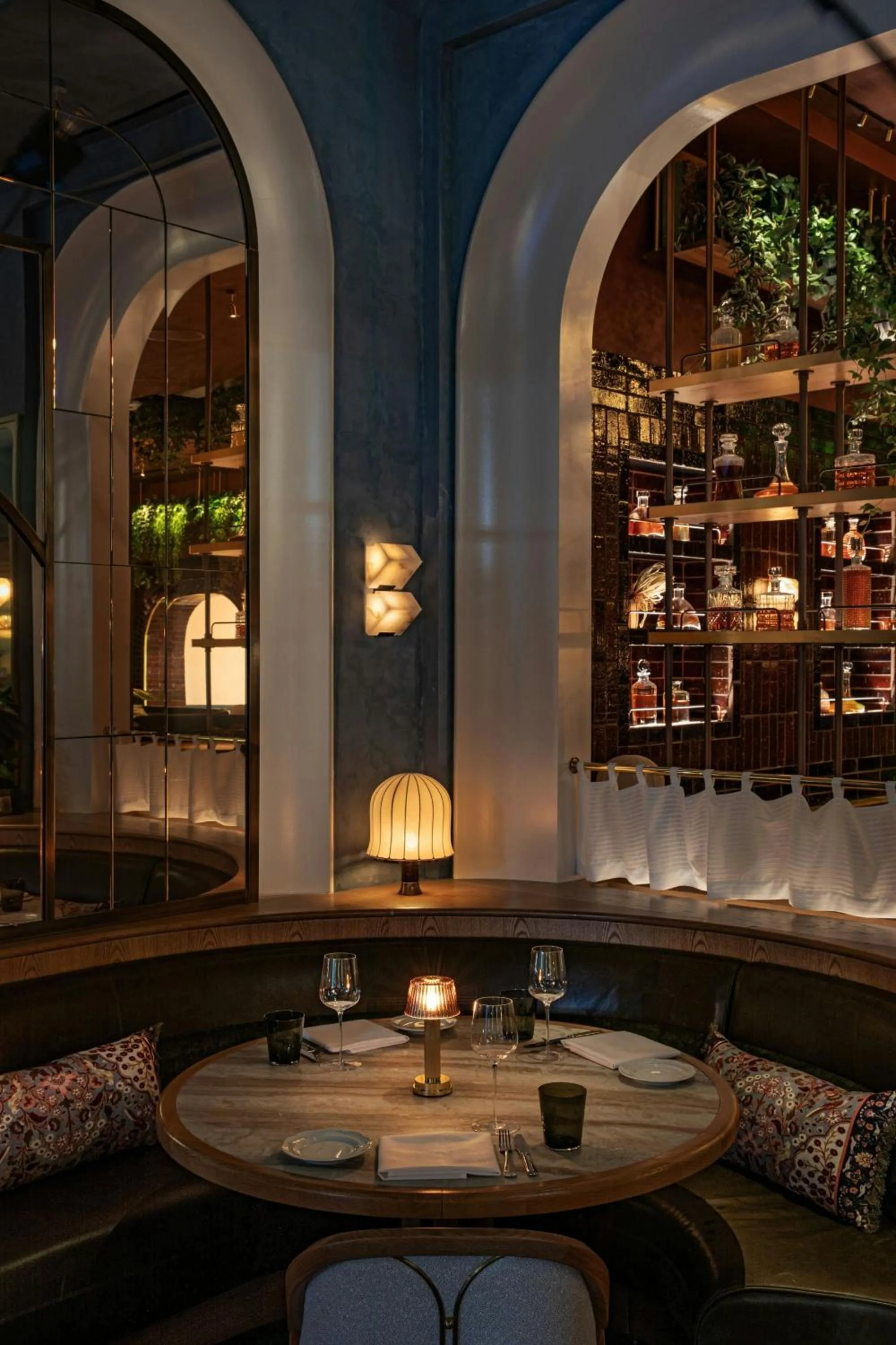 Restaurant/places to eat in JW Marriott Essex House New York