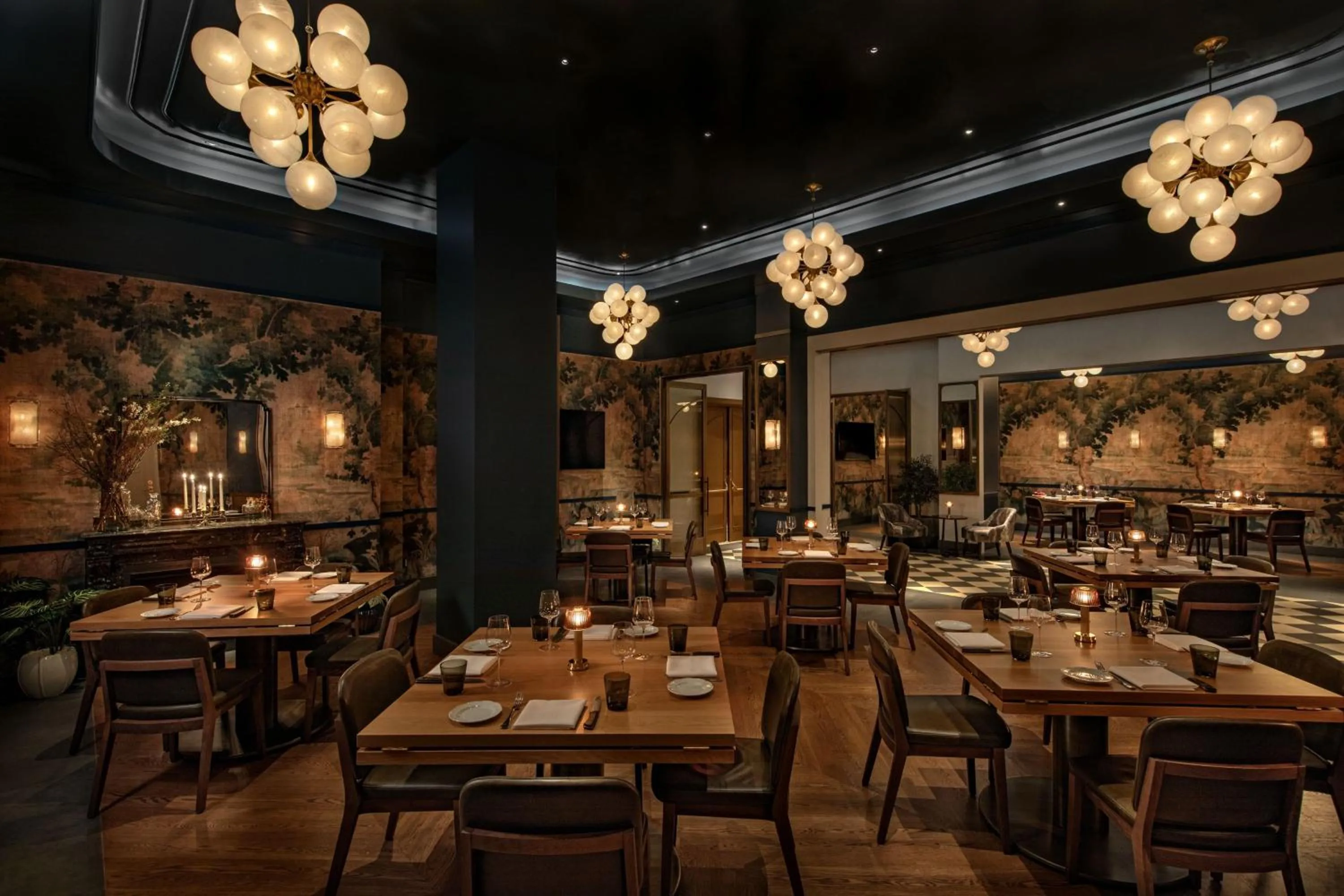 Restaurant/places to eat in JW Marriott Essex House New York