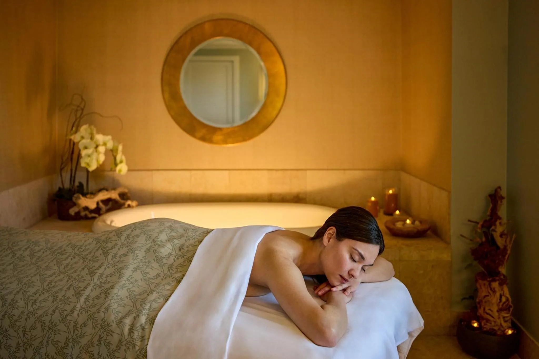 Massage, Bed in Claremont Resort & Club
