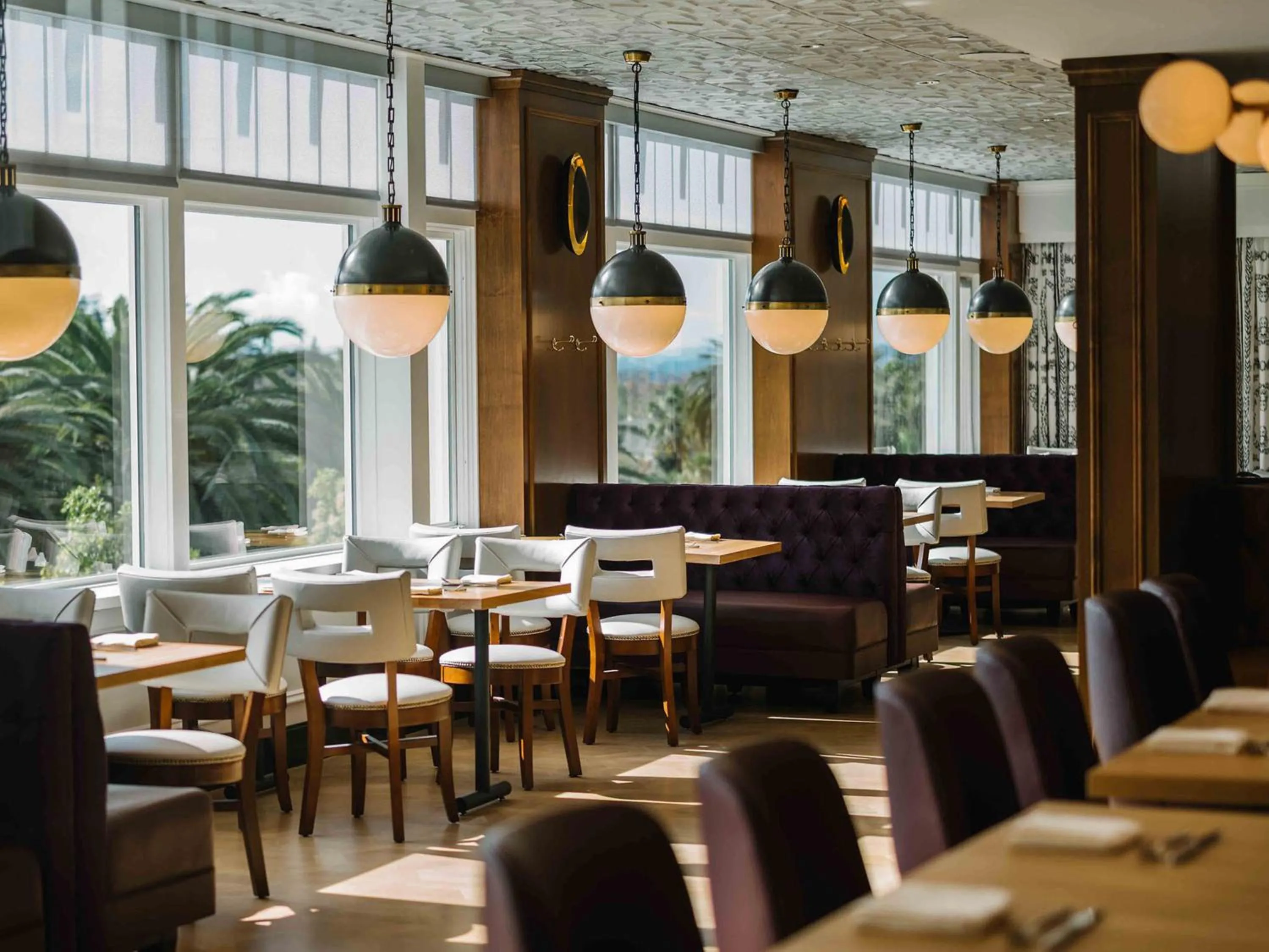 Restaurant/places to eat in Claremont Resort & Club