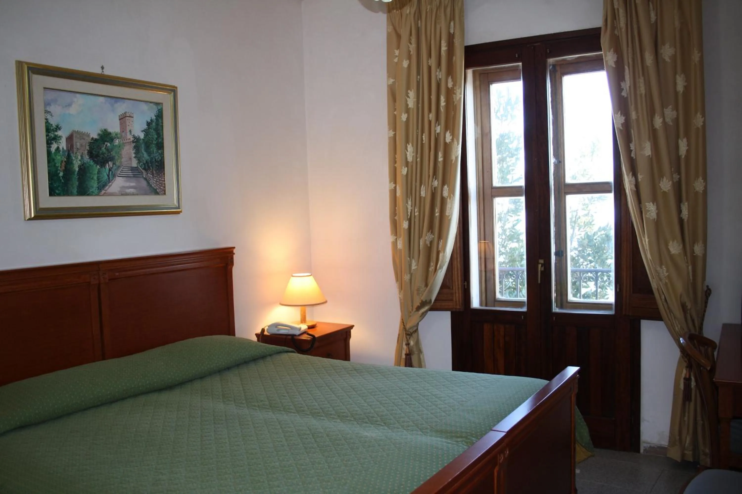 Bedroom, Bed in Hotel Edelweiss