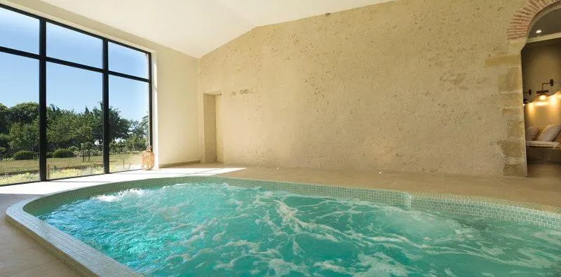 Hot Tub in Hotel Haras De La Potardiere