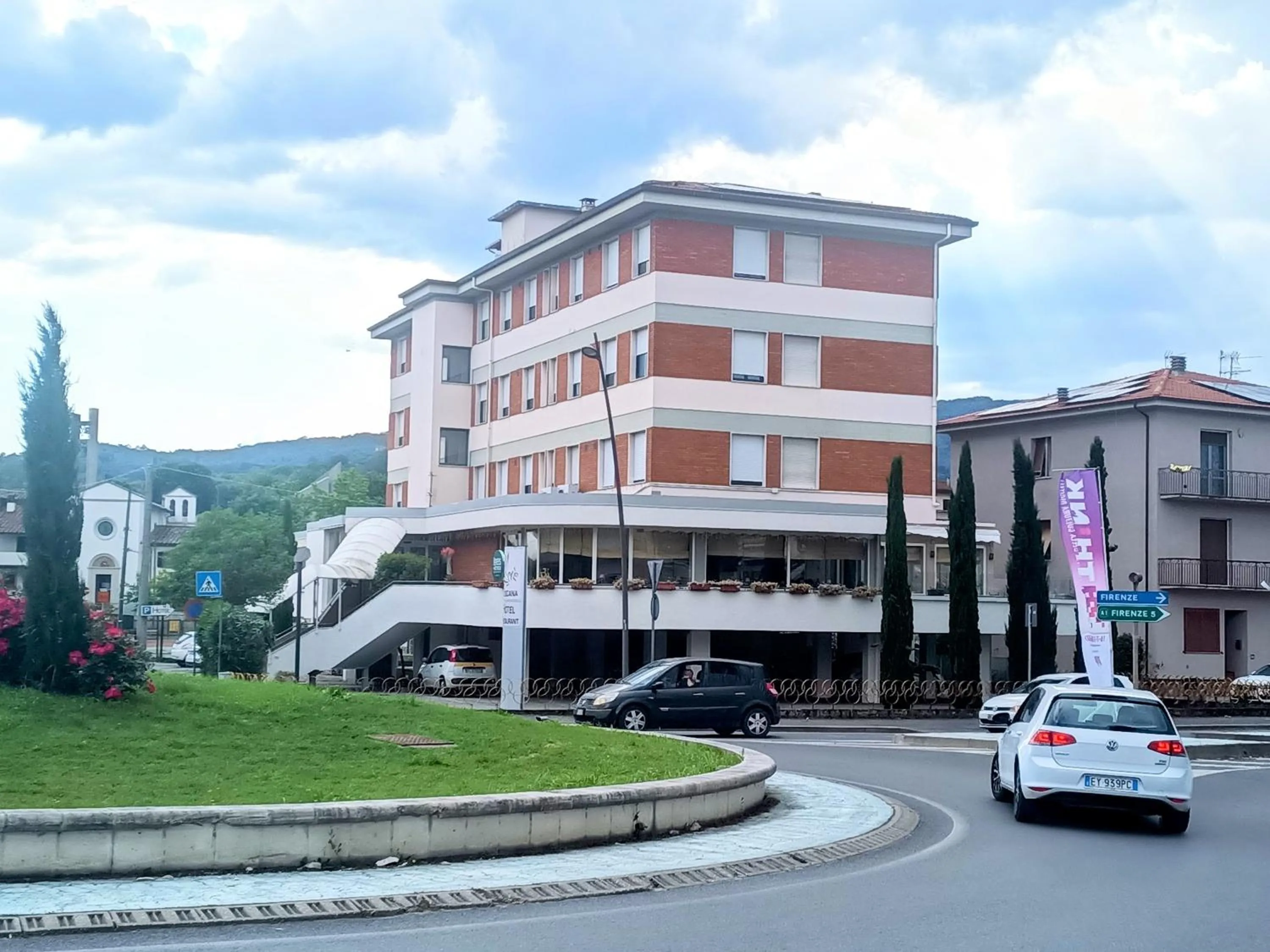 Property building in Hotel Toscana