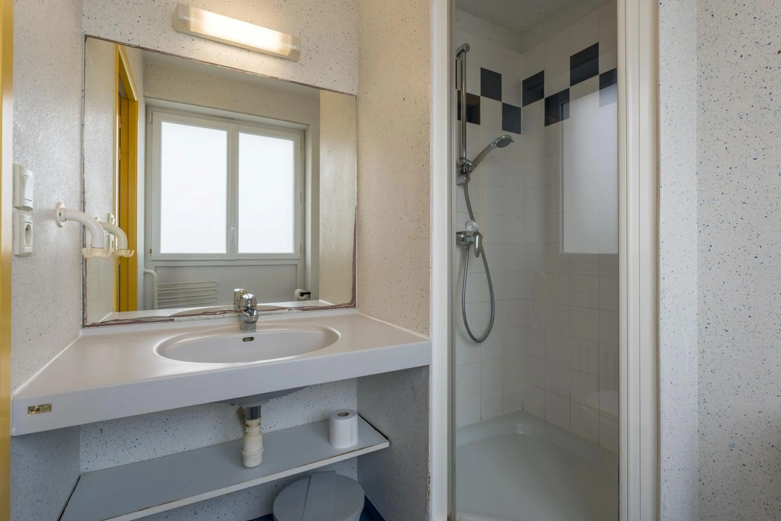 Shower in TERNELIA Le Vent Du Large