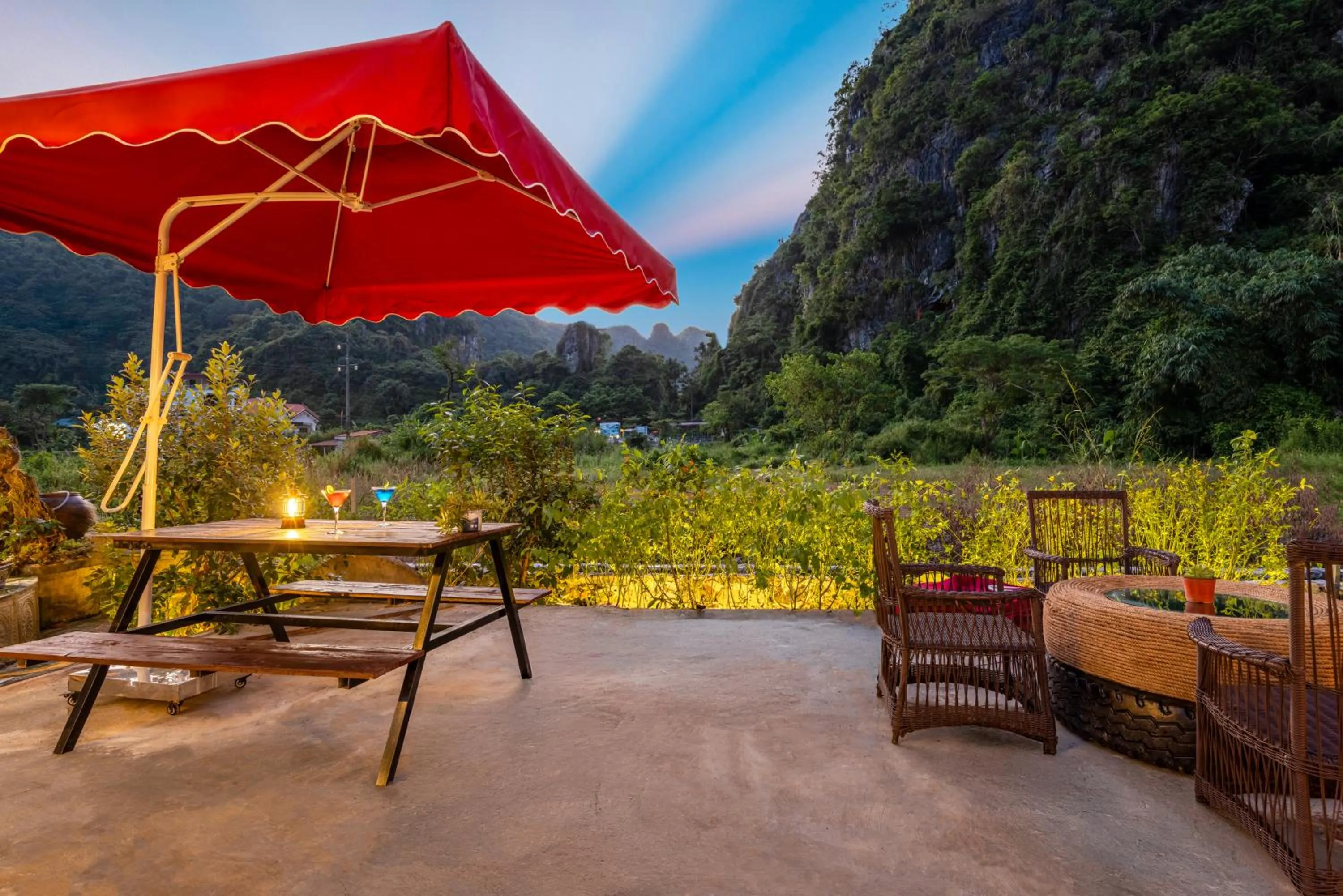 Seating area in Cat Ba Serena Homestay And Swimming Pool