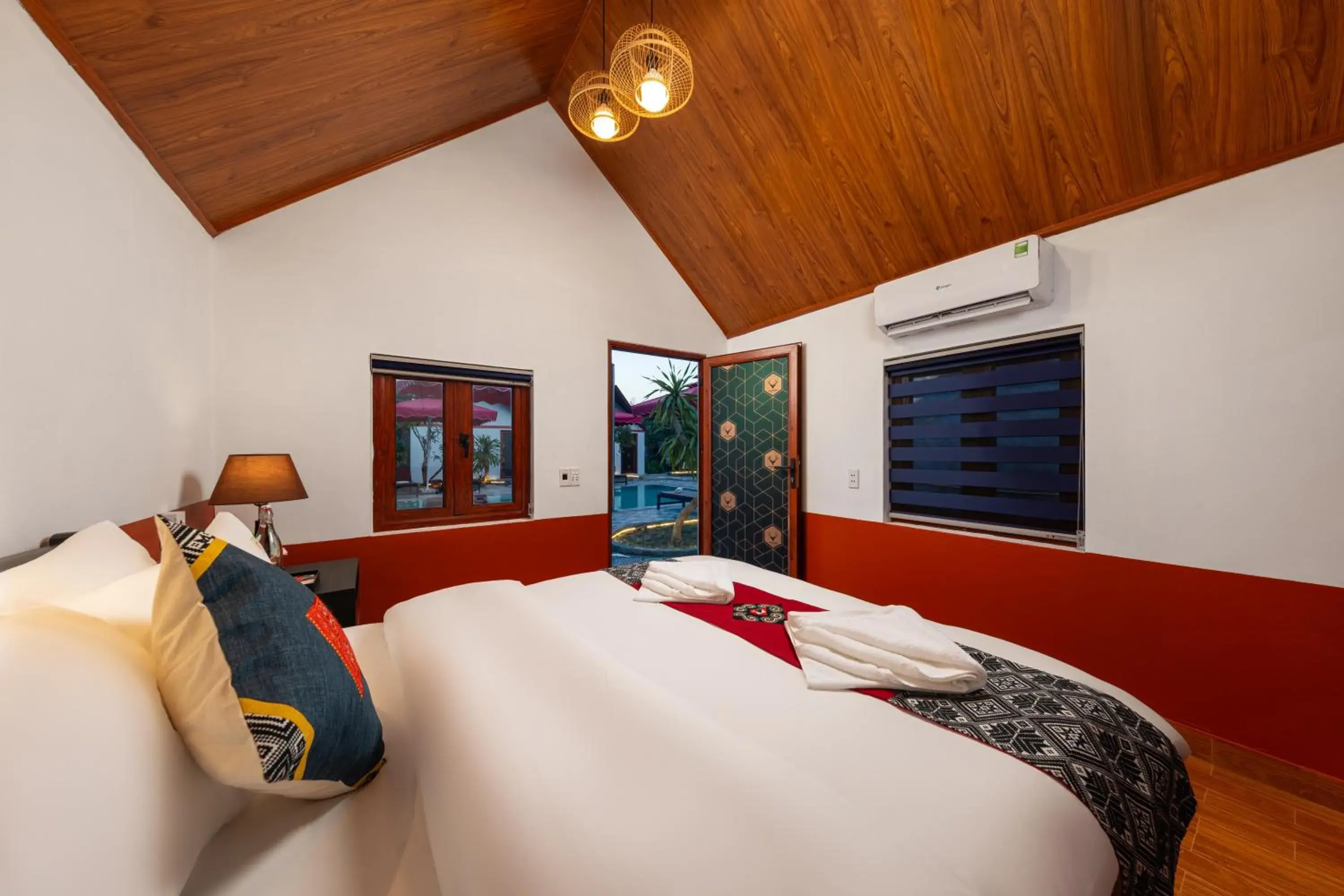 King Room with Garden View in Cat Ba Serena Homestay And Swimming Pool King Room with Garden View in Cat Ba Serena Homestay And Swimming Pool