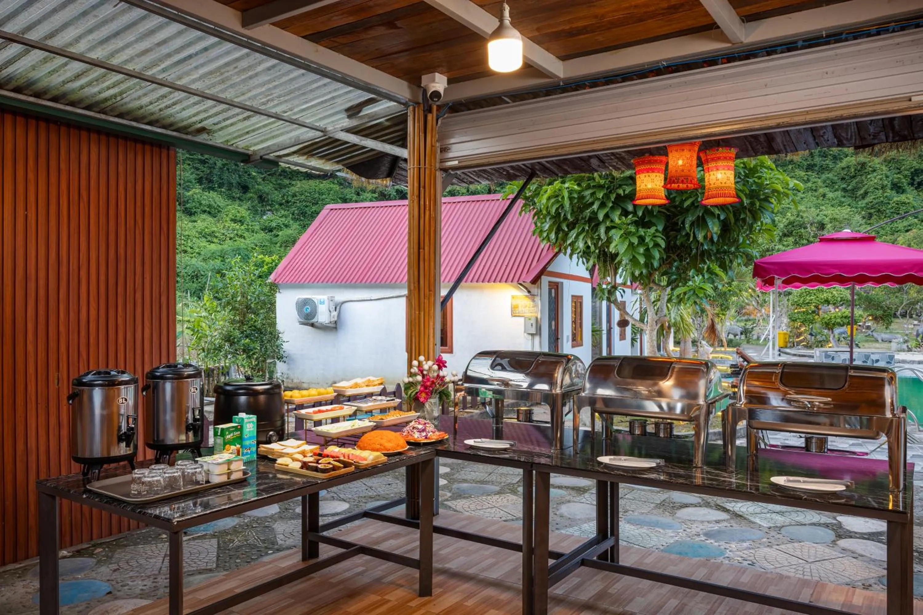 Dining area in Cat Ba Serena Homestay And Swimming Pool
