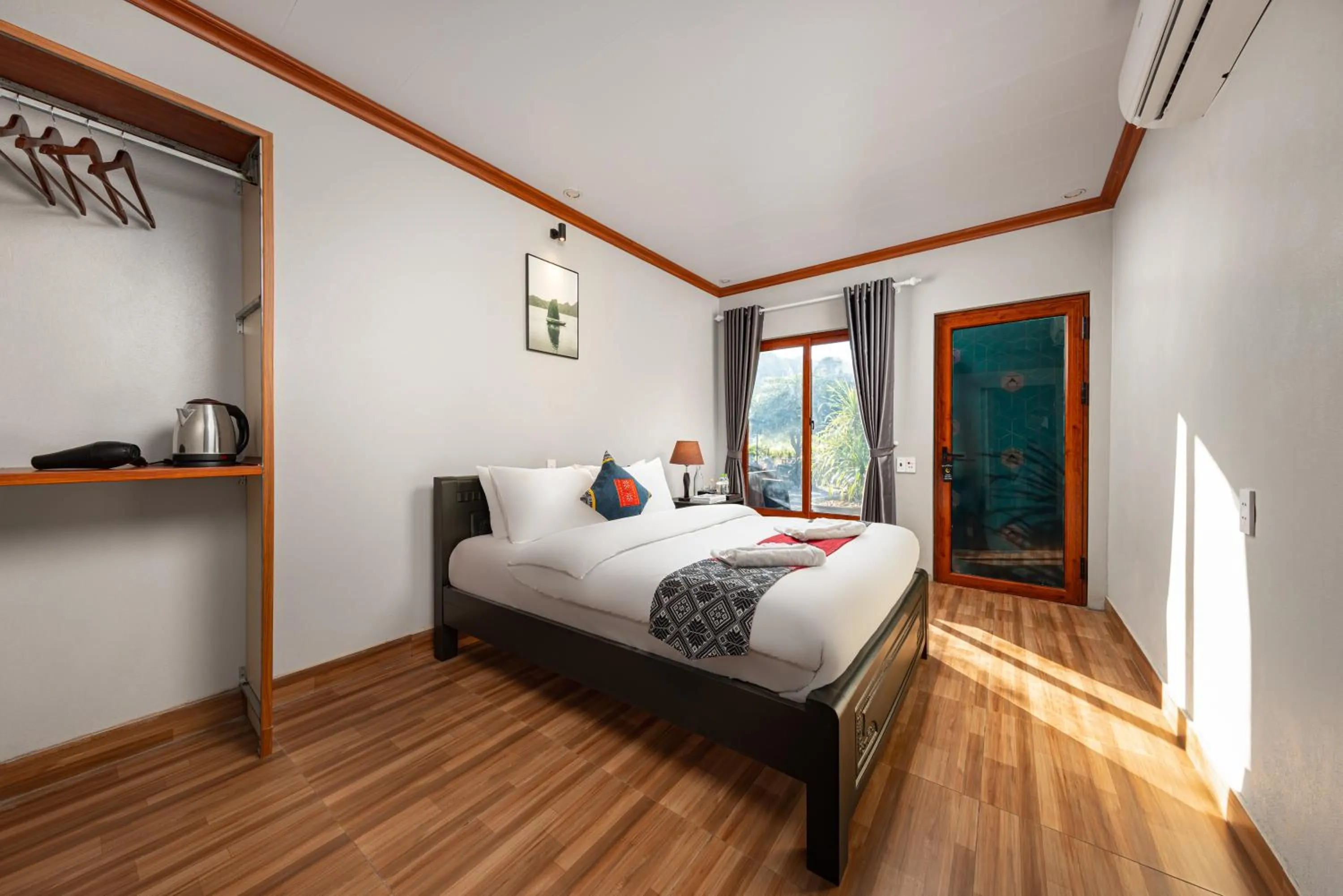 Bed in Cat Ba Serena Homestay And Swimming Pool