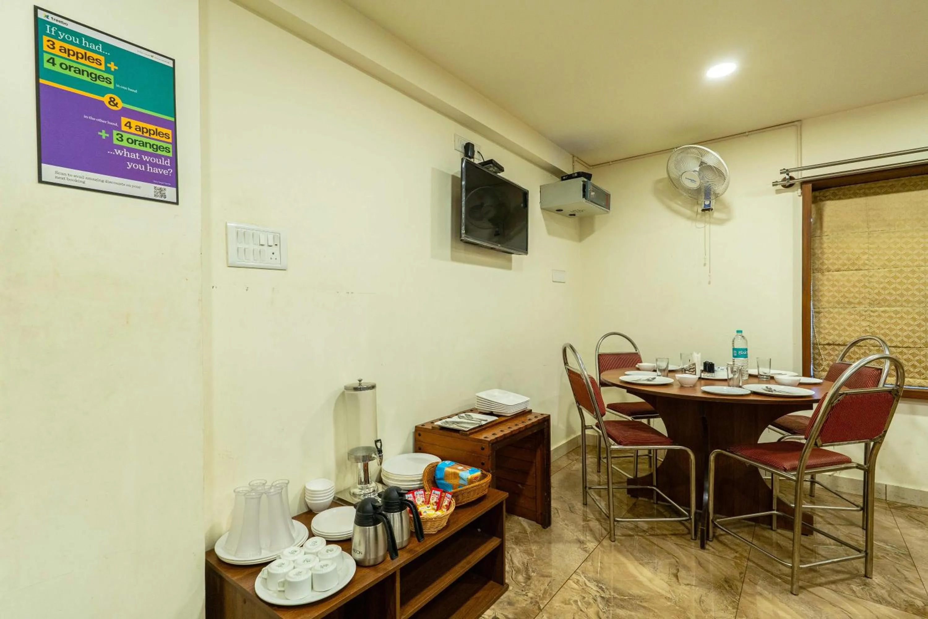 Restaurant/places to eat in Treebo Kings Orchid