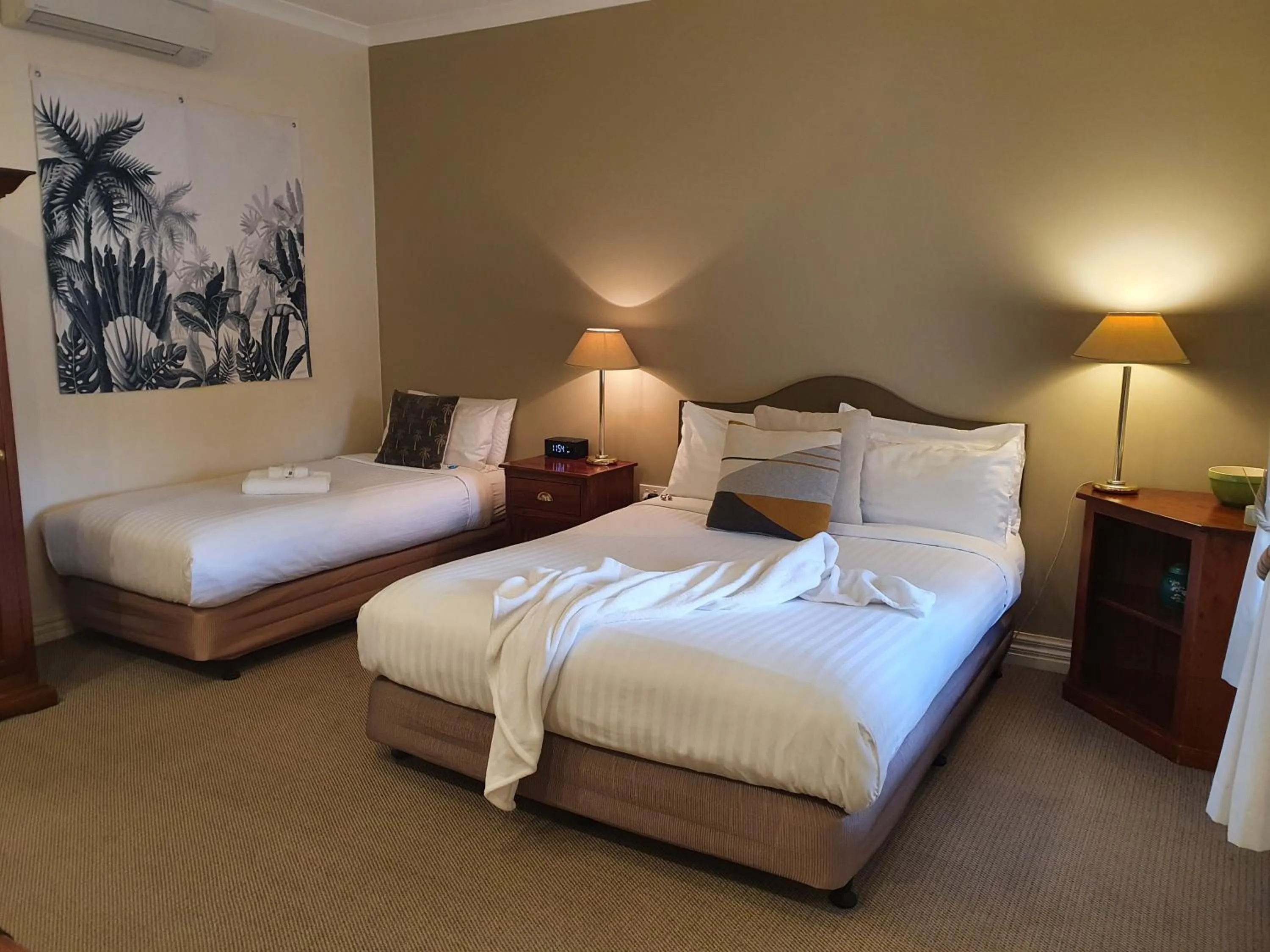 Bed in The Lancefield Lodge
