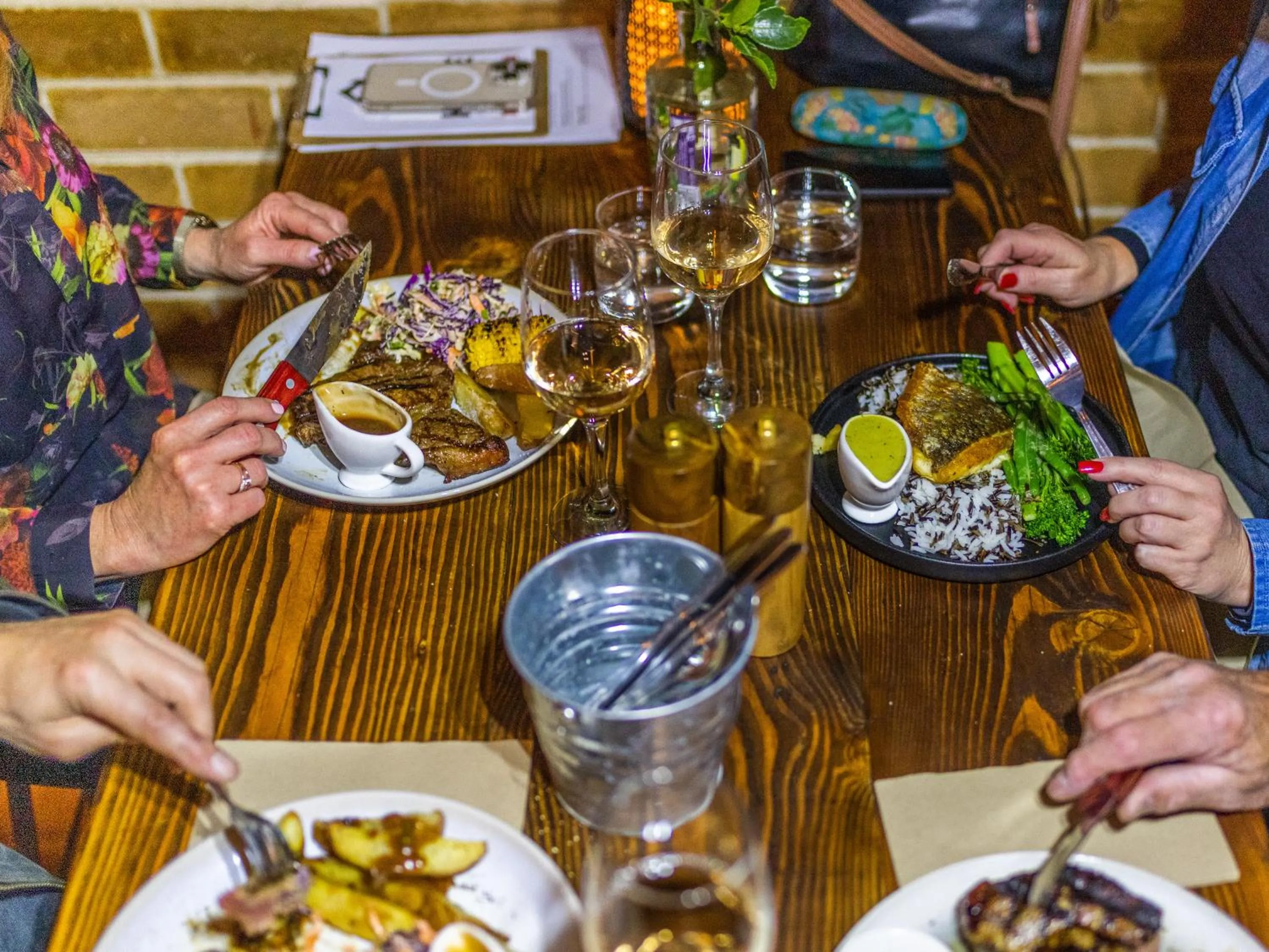 Restaurant/places to eat in The Lancefield Lodge