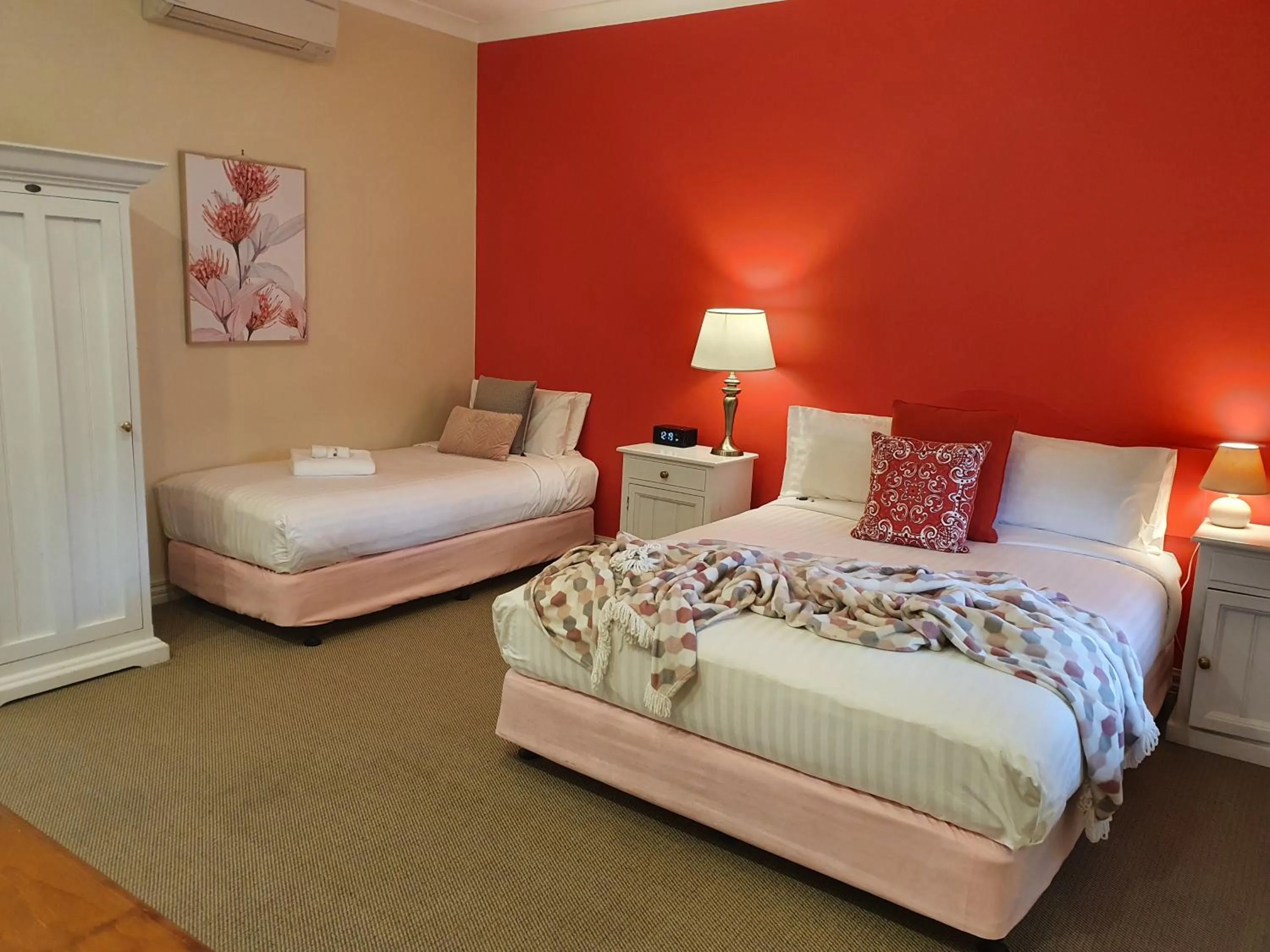 Bed in The Lancefield Lodge