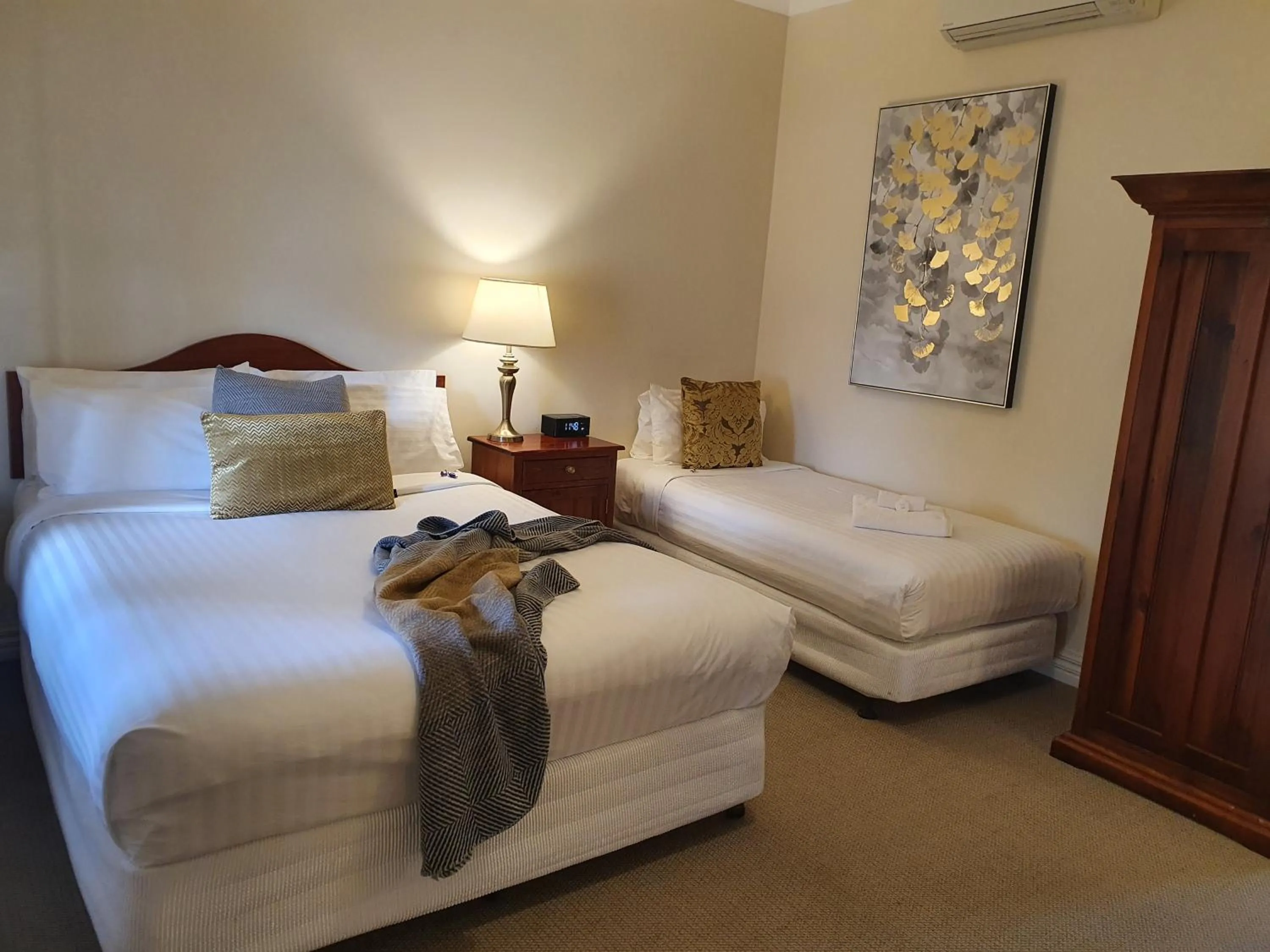 Bed in The Lancefield Lodge