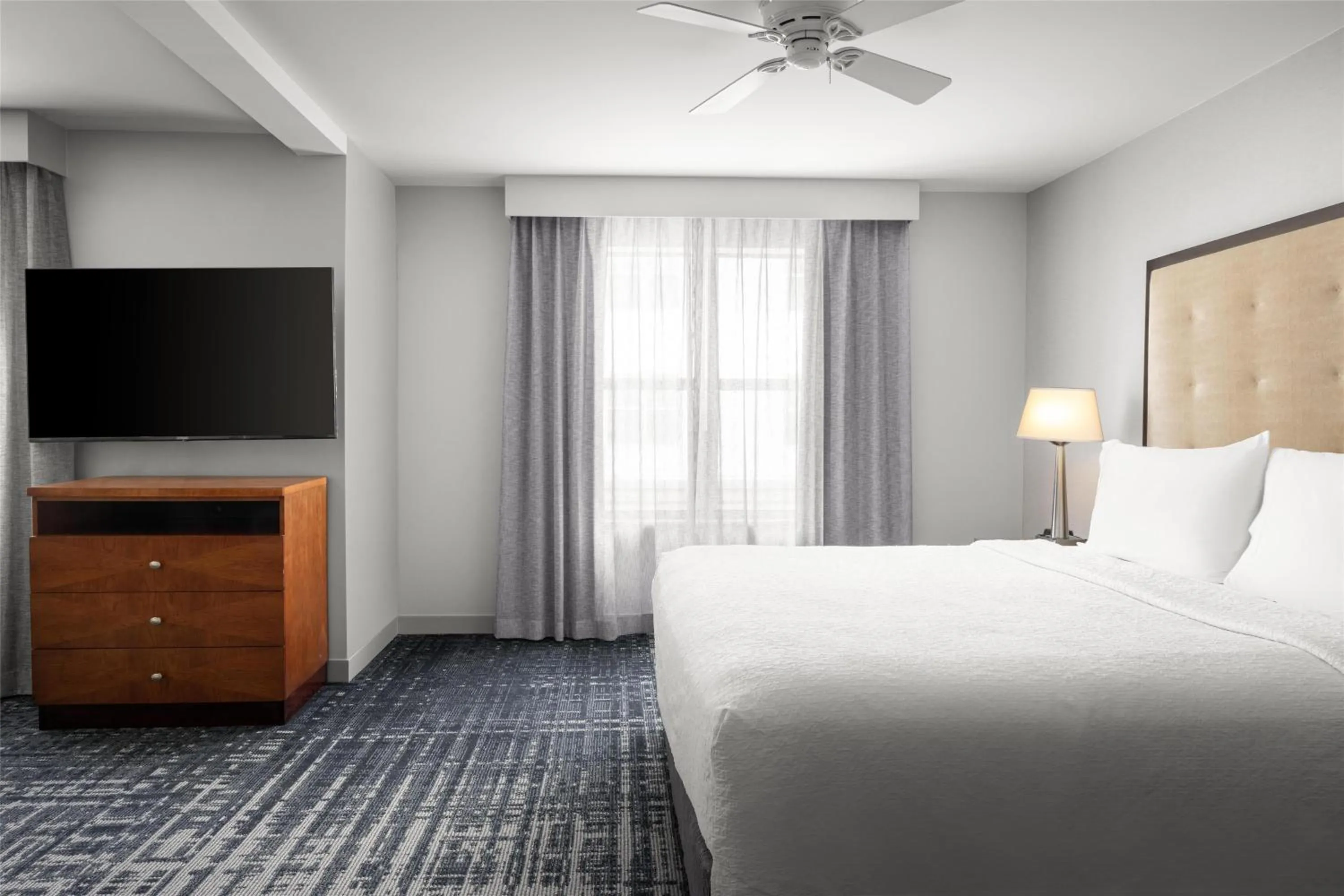 Bed in Homewood Suites by Hilton Dulles-North Loudoun