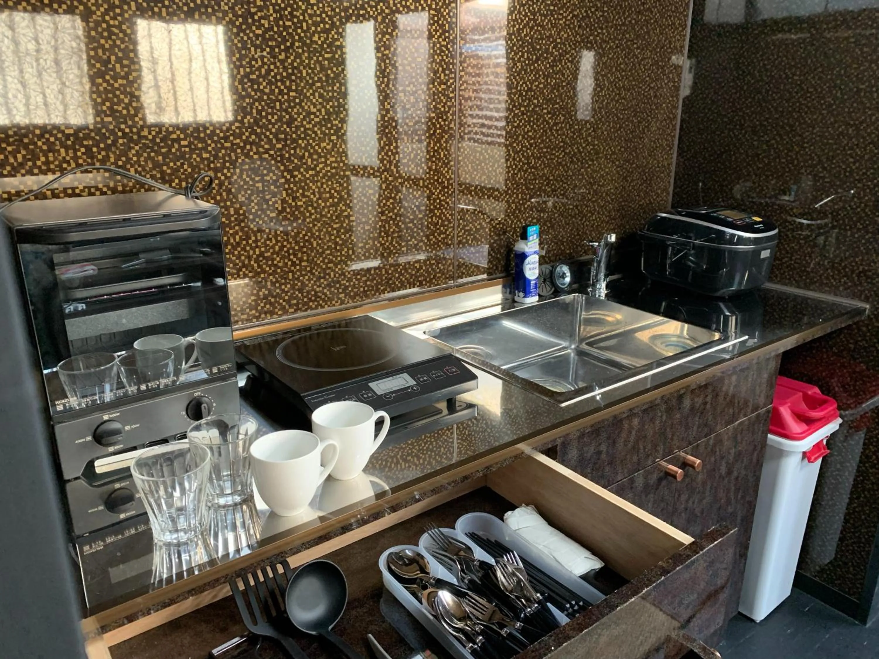 Kitchen or kitchenette in Maximum of 21 people can be rented in one building 3 minutes walk to Tomari Port 10 minutes drive to the airport No parking lot 30 seconds walk from paid parking lot warayunso port city May