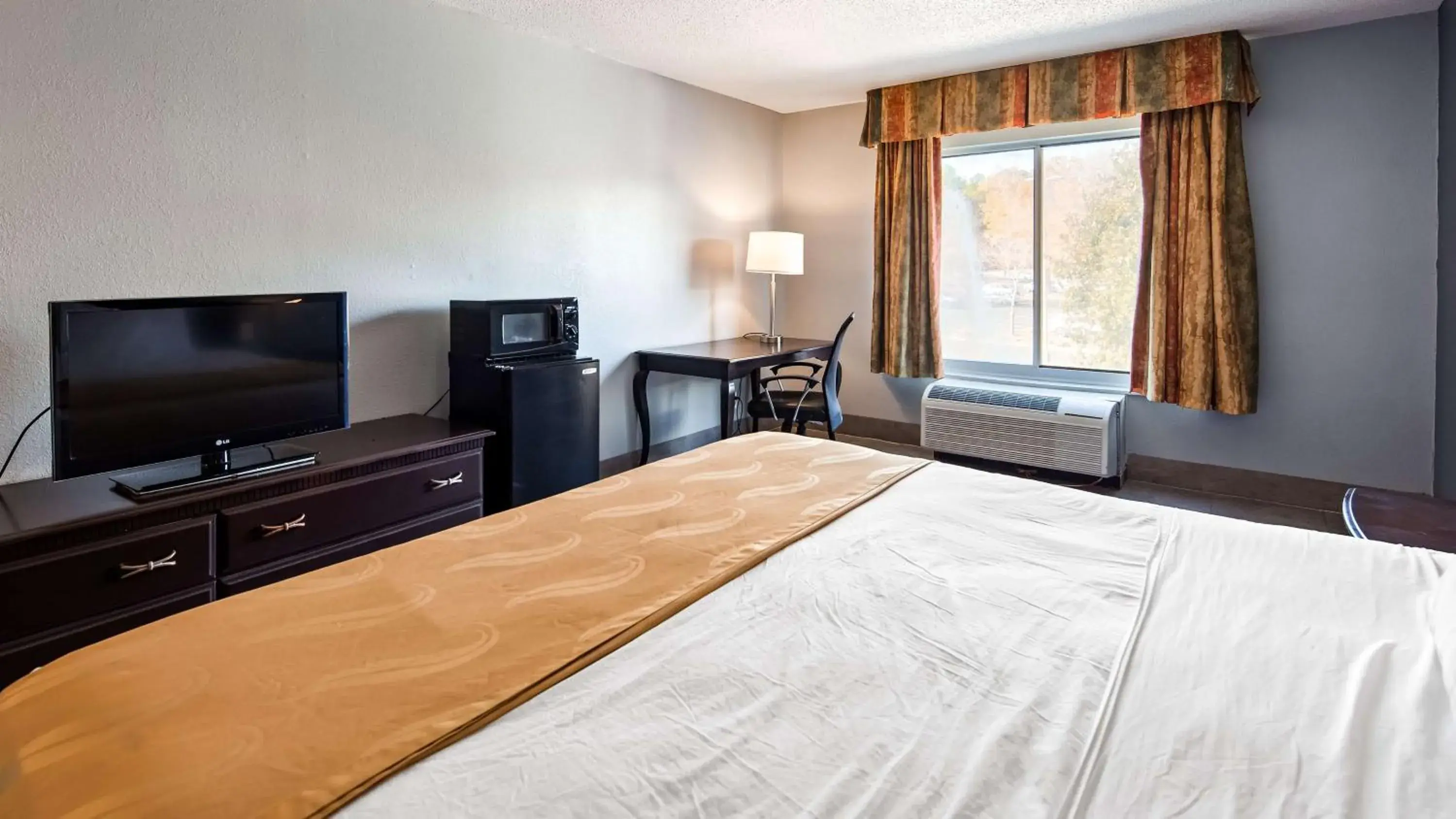 King Suite with Sofa Bed in SureStay Plus Hotel by Best Western Durham Medical Center King Suite with Sofa Bed in SureStay Plus Hotel by Best Western Durham Medical Center